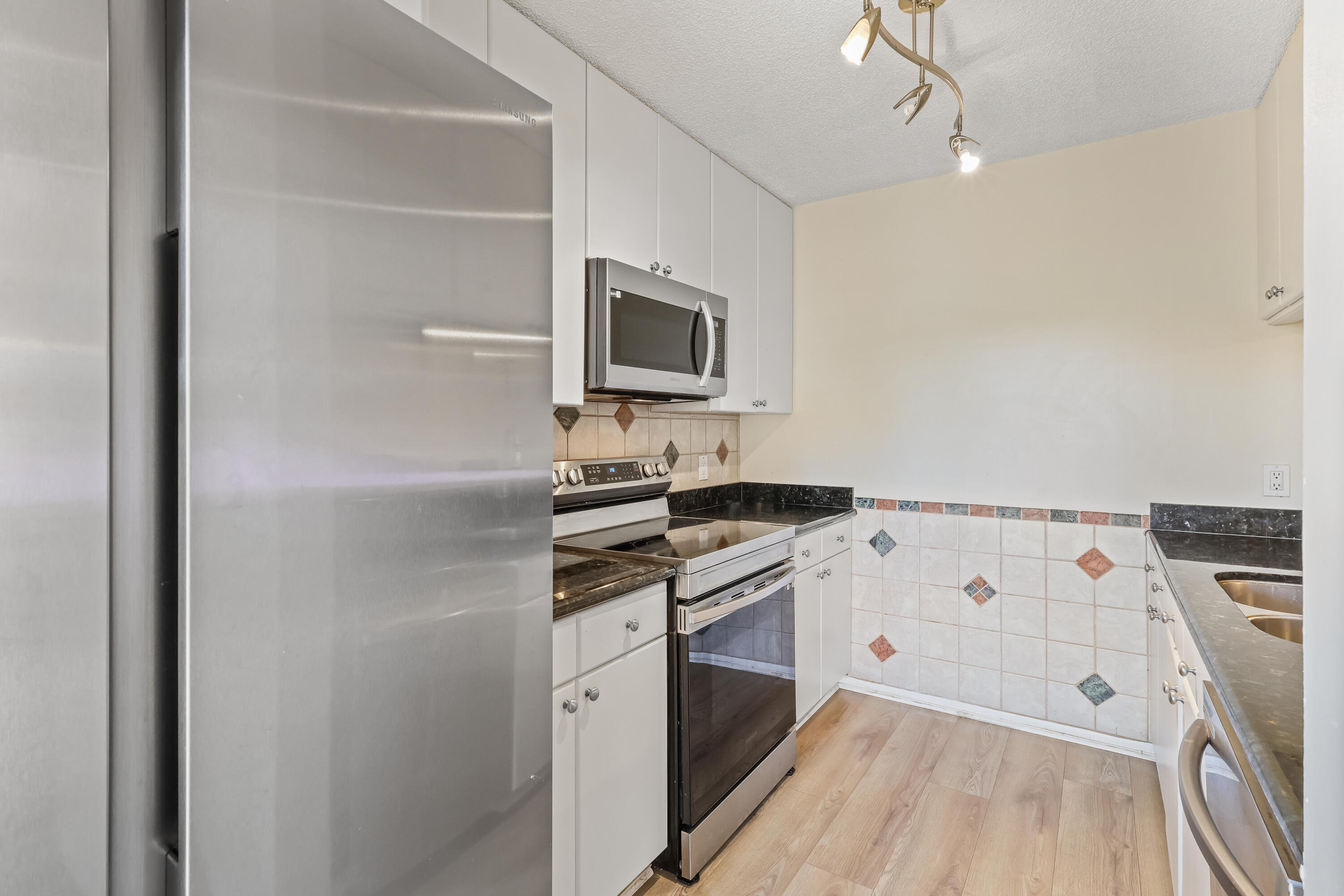 VILLAGE OF SANDALWOOD LAKES 1 - Residential