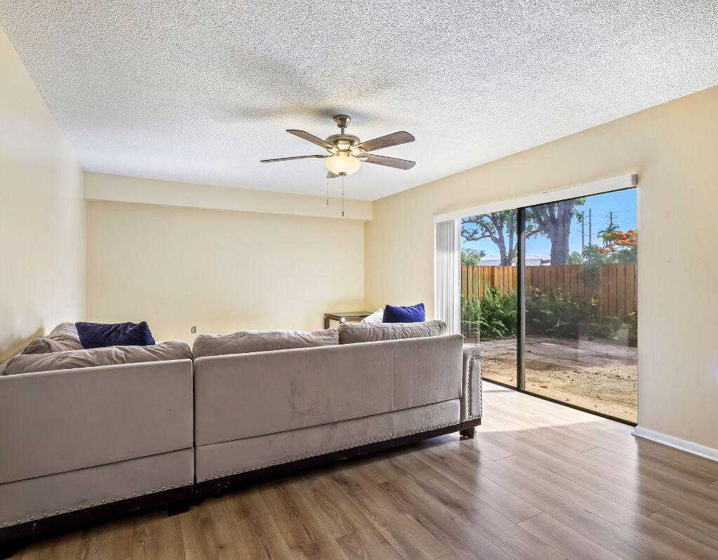 VILLAGE OF SANDALWOOD LAKES 1 - Residential