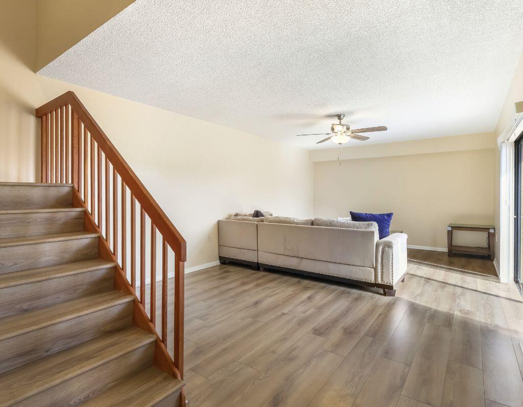 VILLAGE OF SANDALWOOD LAKES 1 - Residential