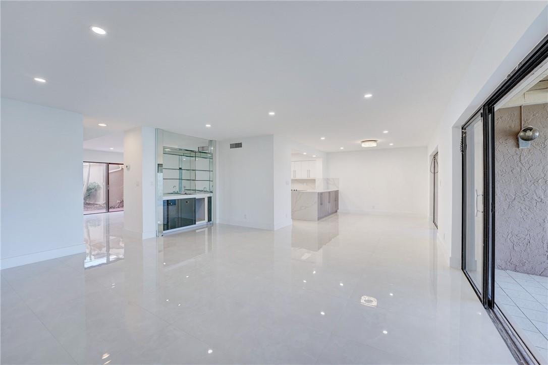 TOWNHOUSES OF EMERALD HILLS - Residential Lease