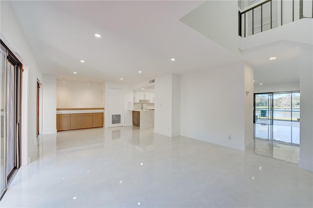 TOWNHOUSES OF EMERALD HILLS - Residential Lease