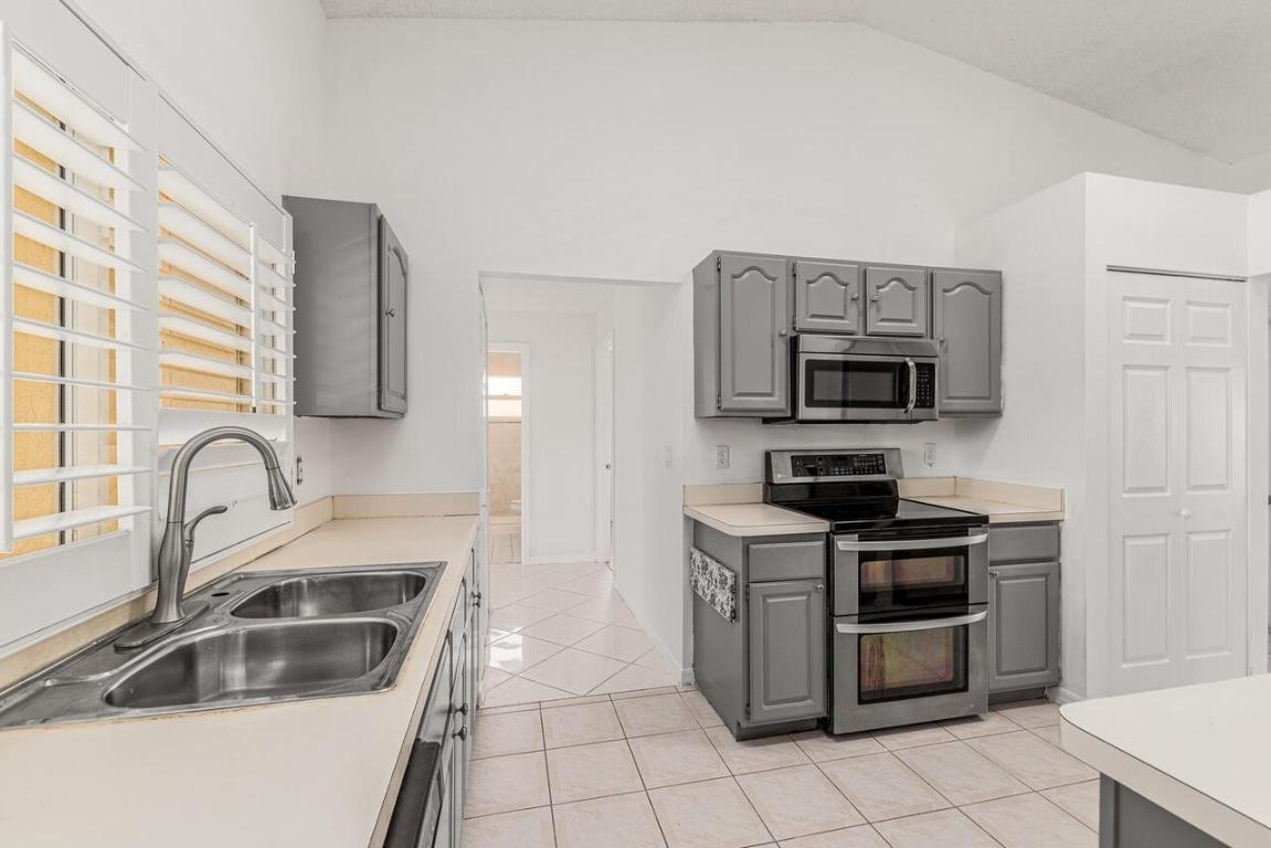 PORT ST LUCIE SECTION 33 - Residential