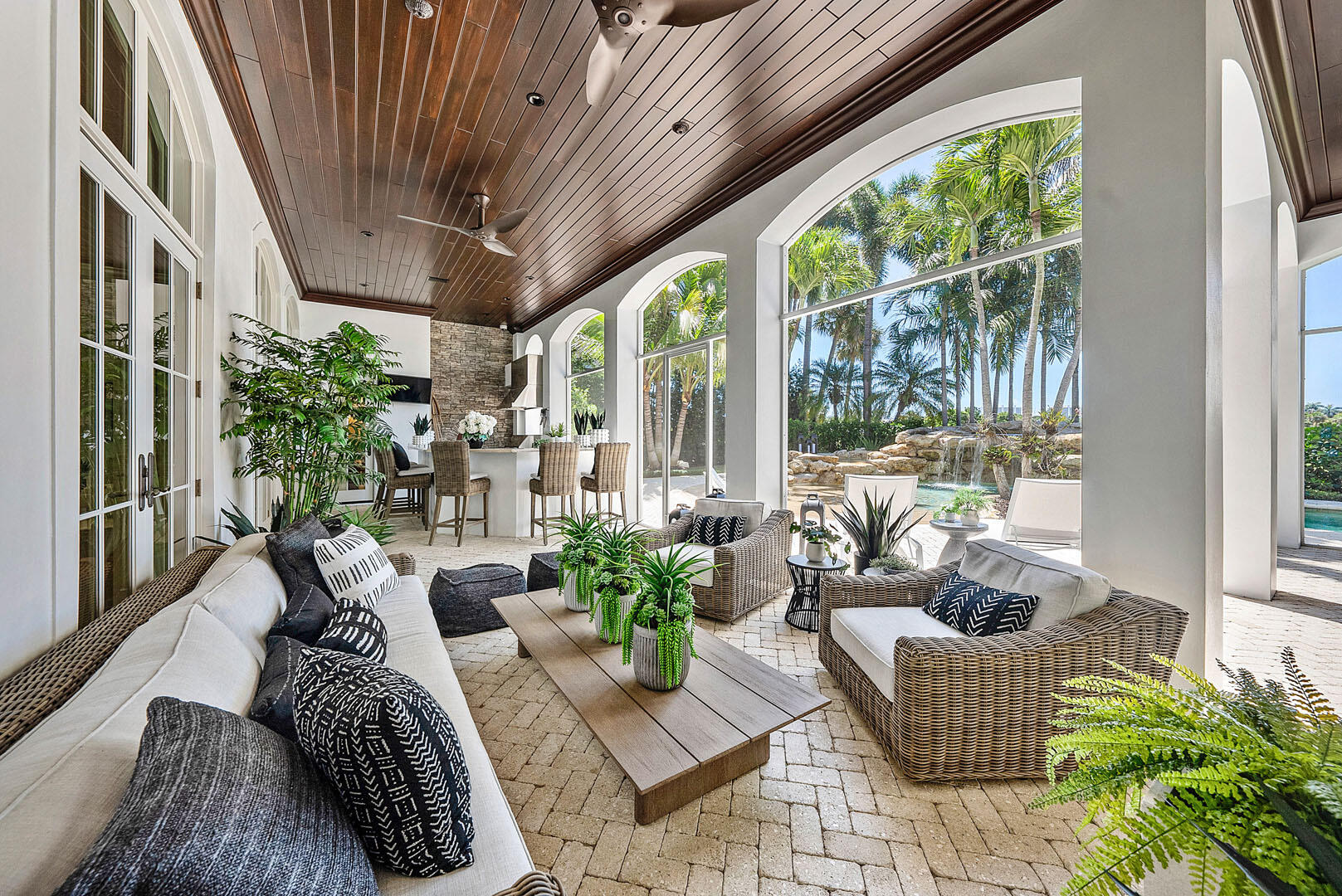 ROYAL PALM YACHT & COUNTRY CLUB - Residential