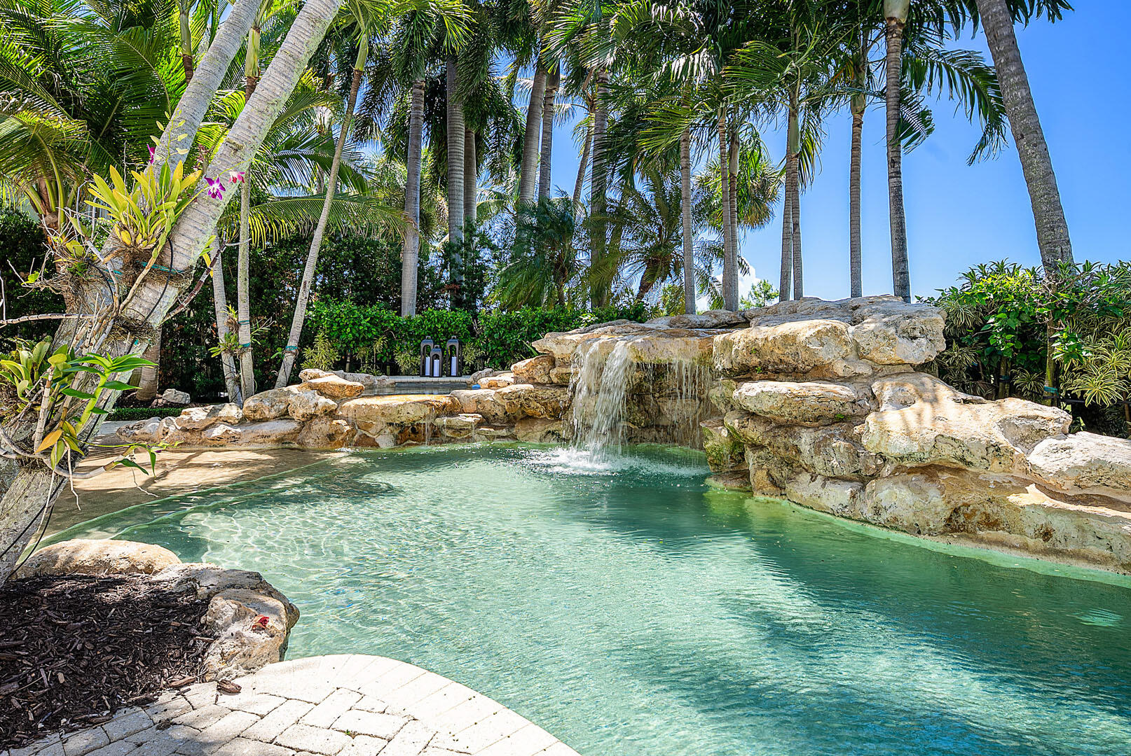 ROYAL PALM YACHT & COUNTRY CLUB - Residential