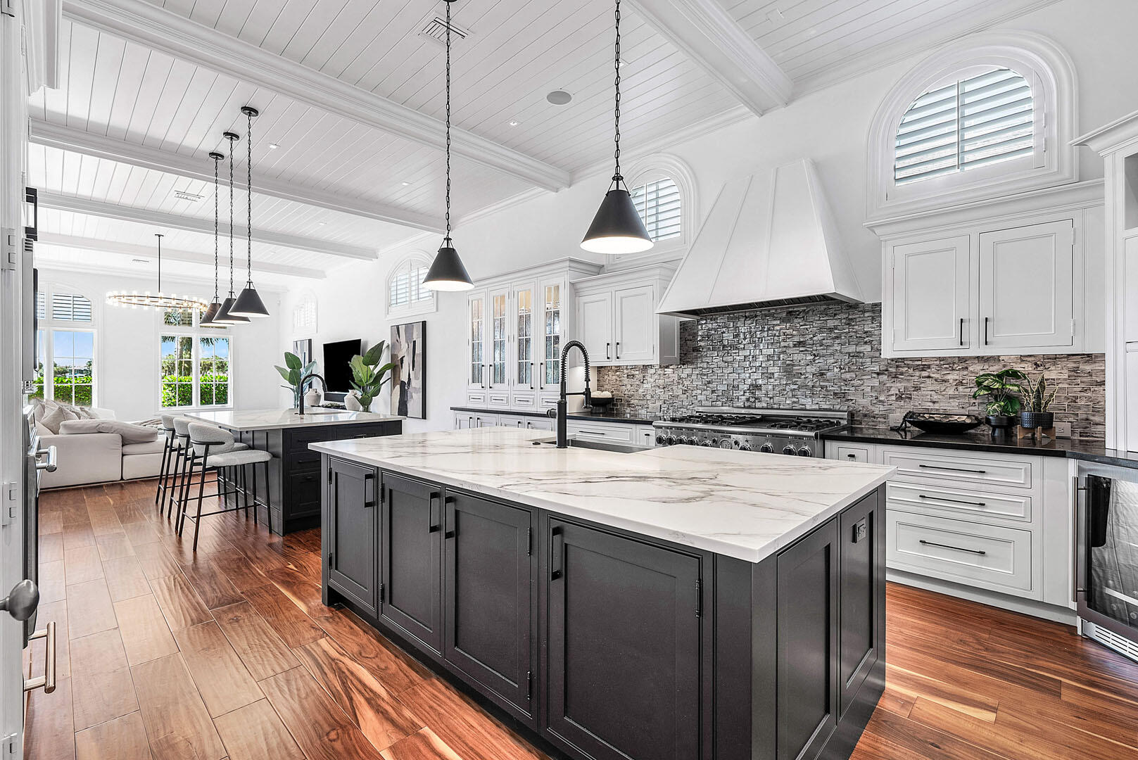 ROYAL PALM YACHT & COUNTRY CLUB - Residential
