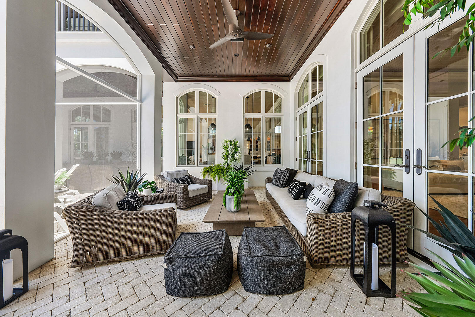 ROYAL PALM YACHT & COUNTRY CLUB - Residential