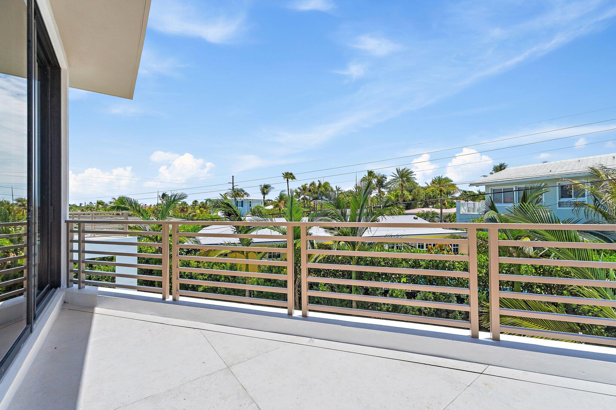 JUNO BEACH 1ST ADD - Residential