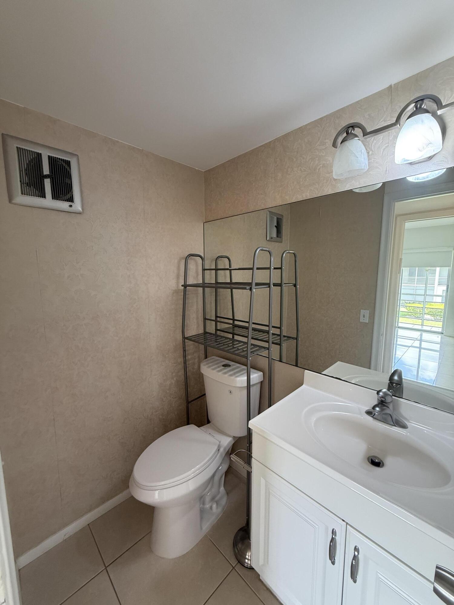 EASTHAMPTON CONDO - Residential Lease