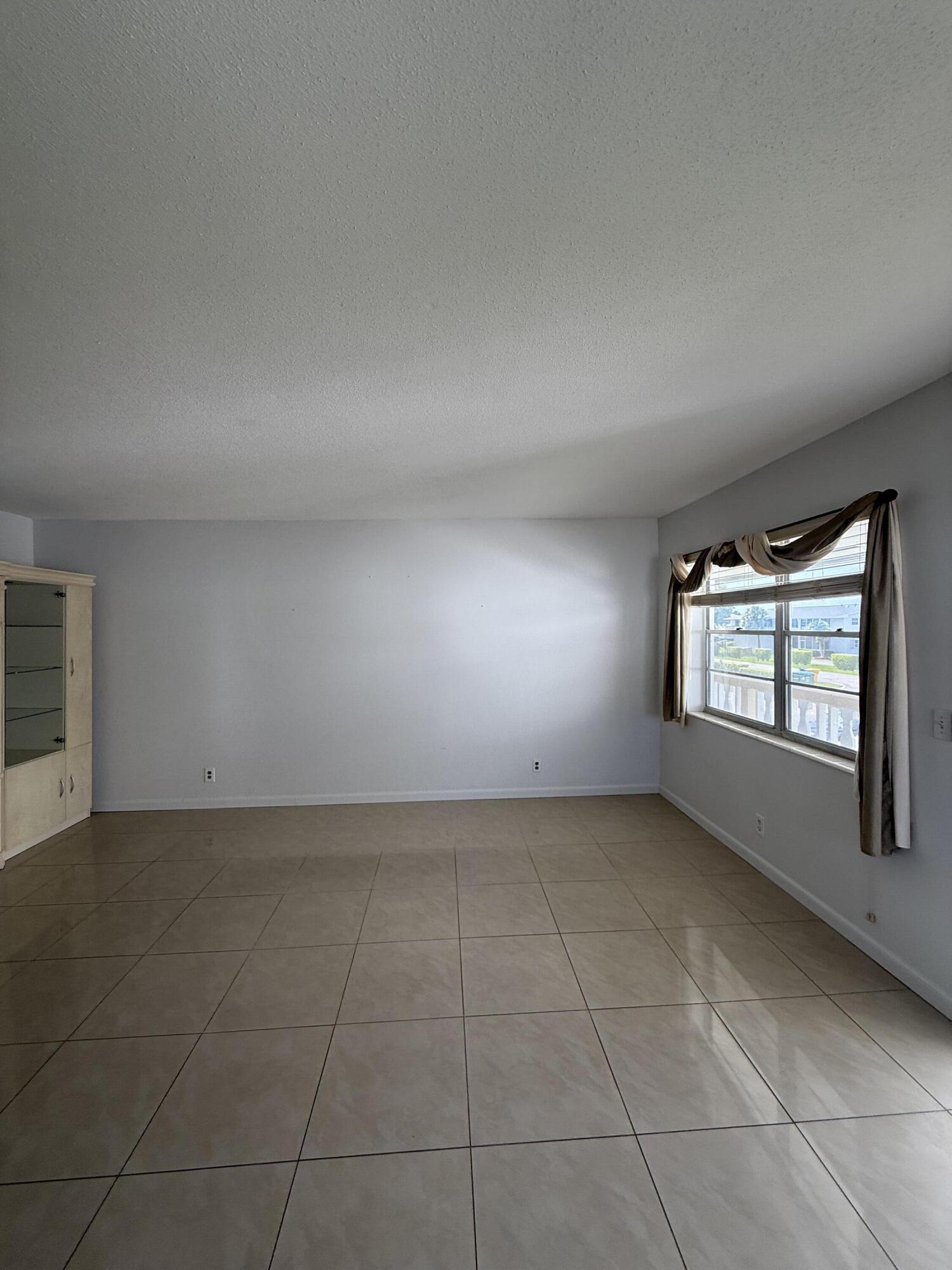 EASTHAMPTON CONDO - Residential Lease