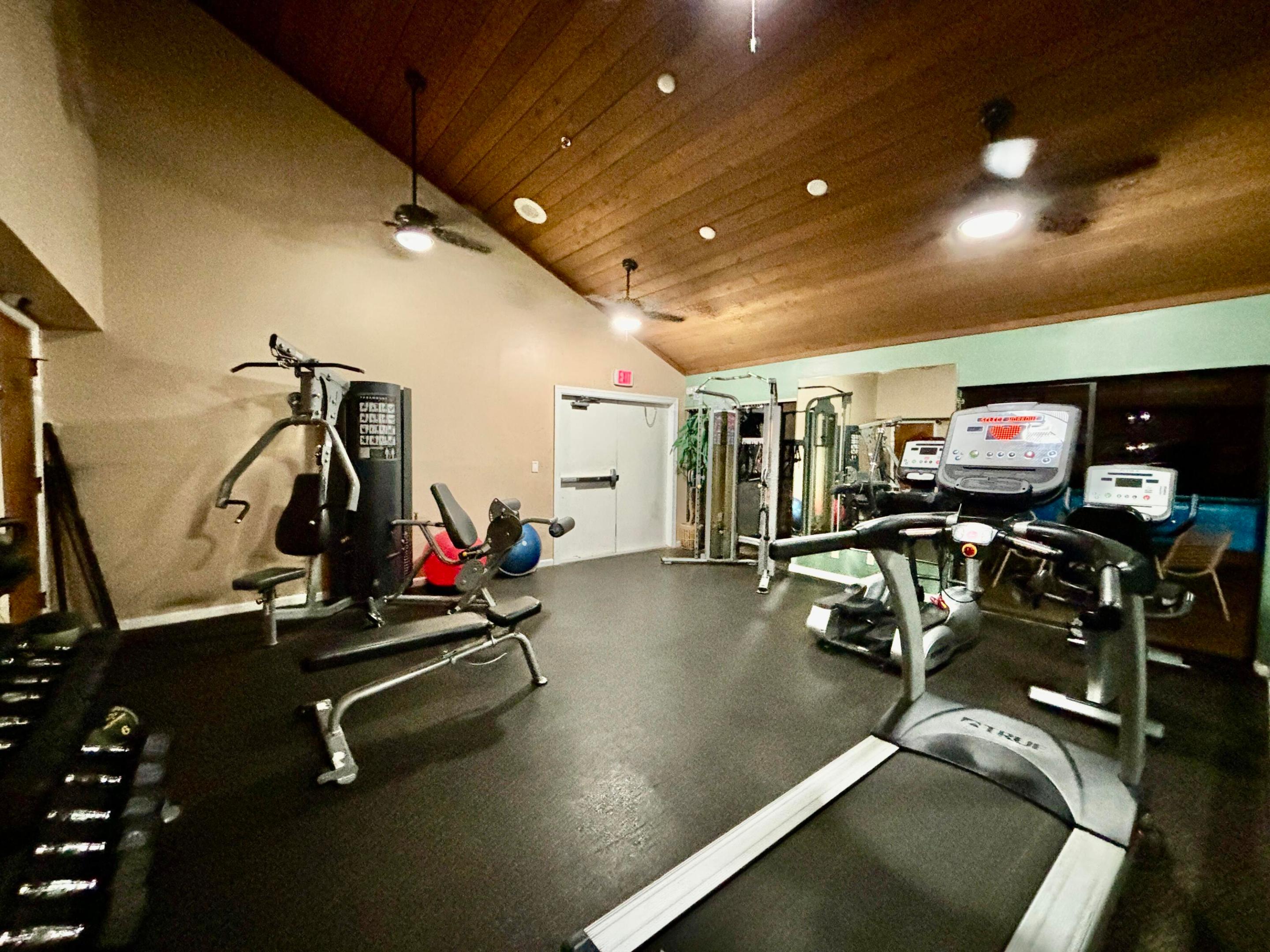SHORES AT WELLINGTON II CONDO - Residential