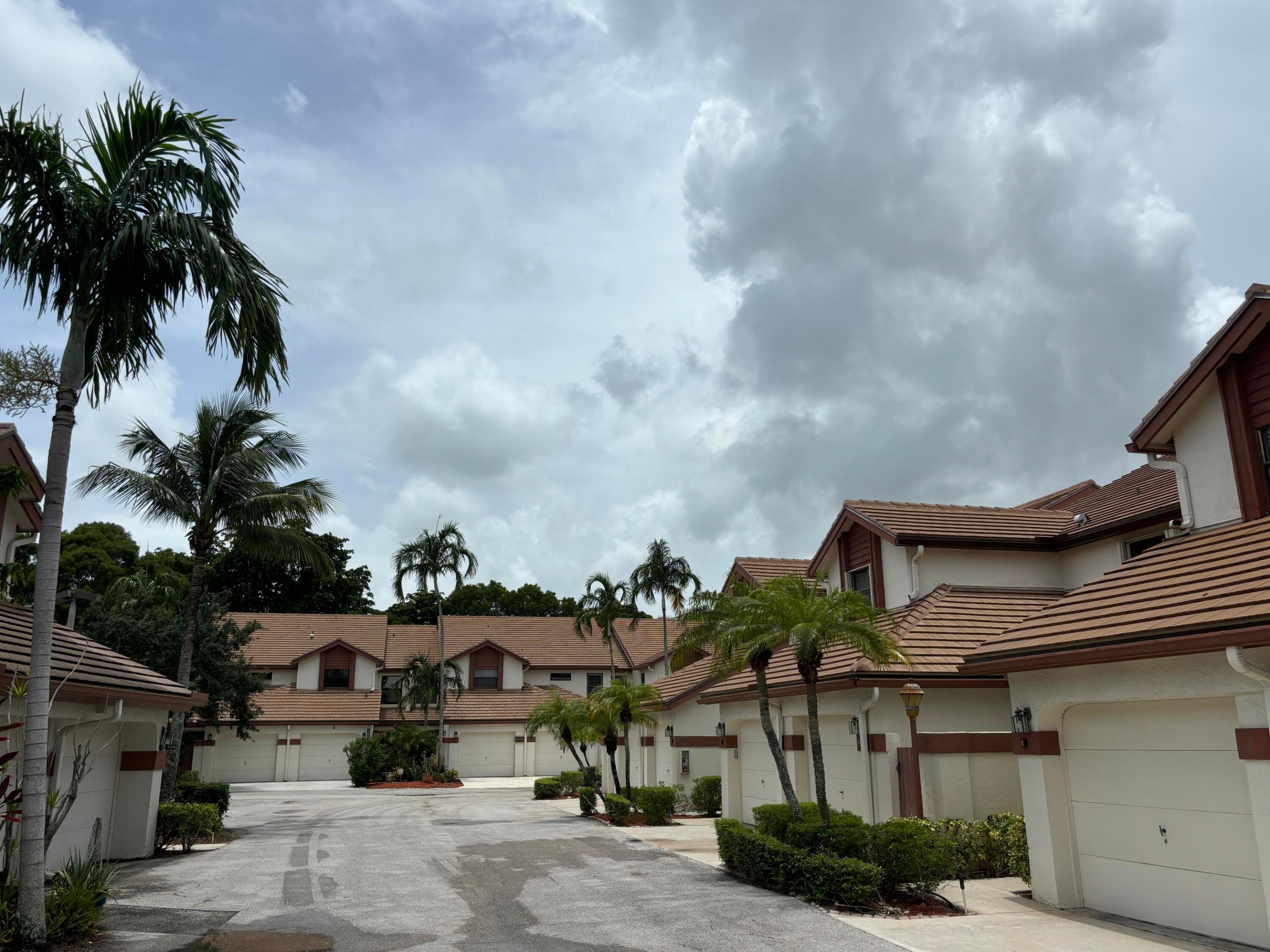 SHORES AT WELLINGTON II CONDO - Residential