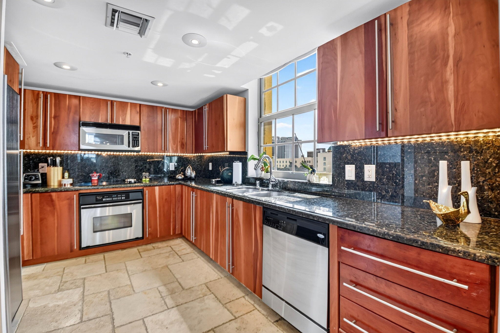 610 CLEMATIS CONDO - Residential