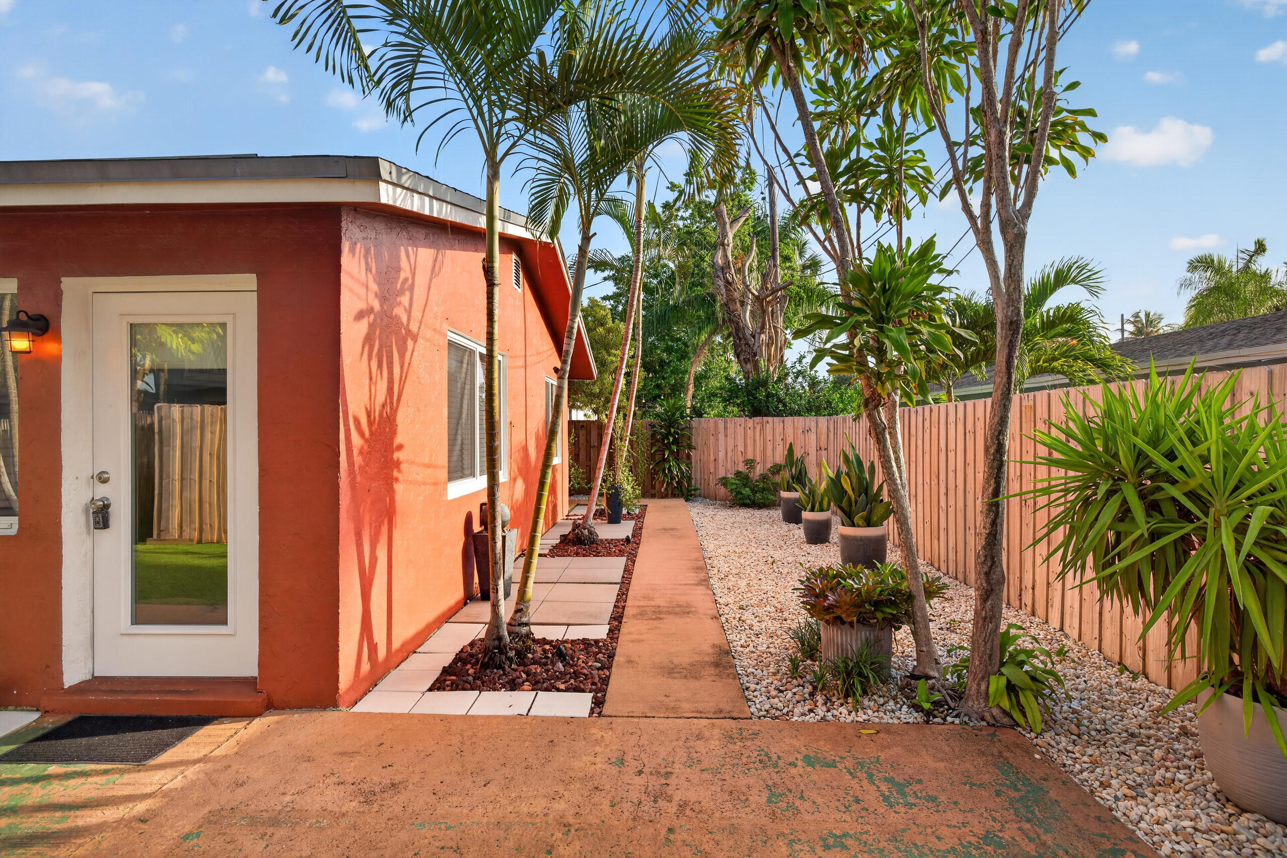 LAUDERDALE PARK 6-33 1/2 - Residential Income