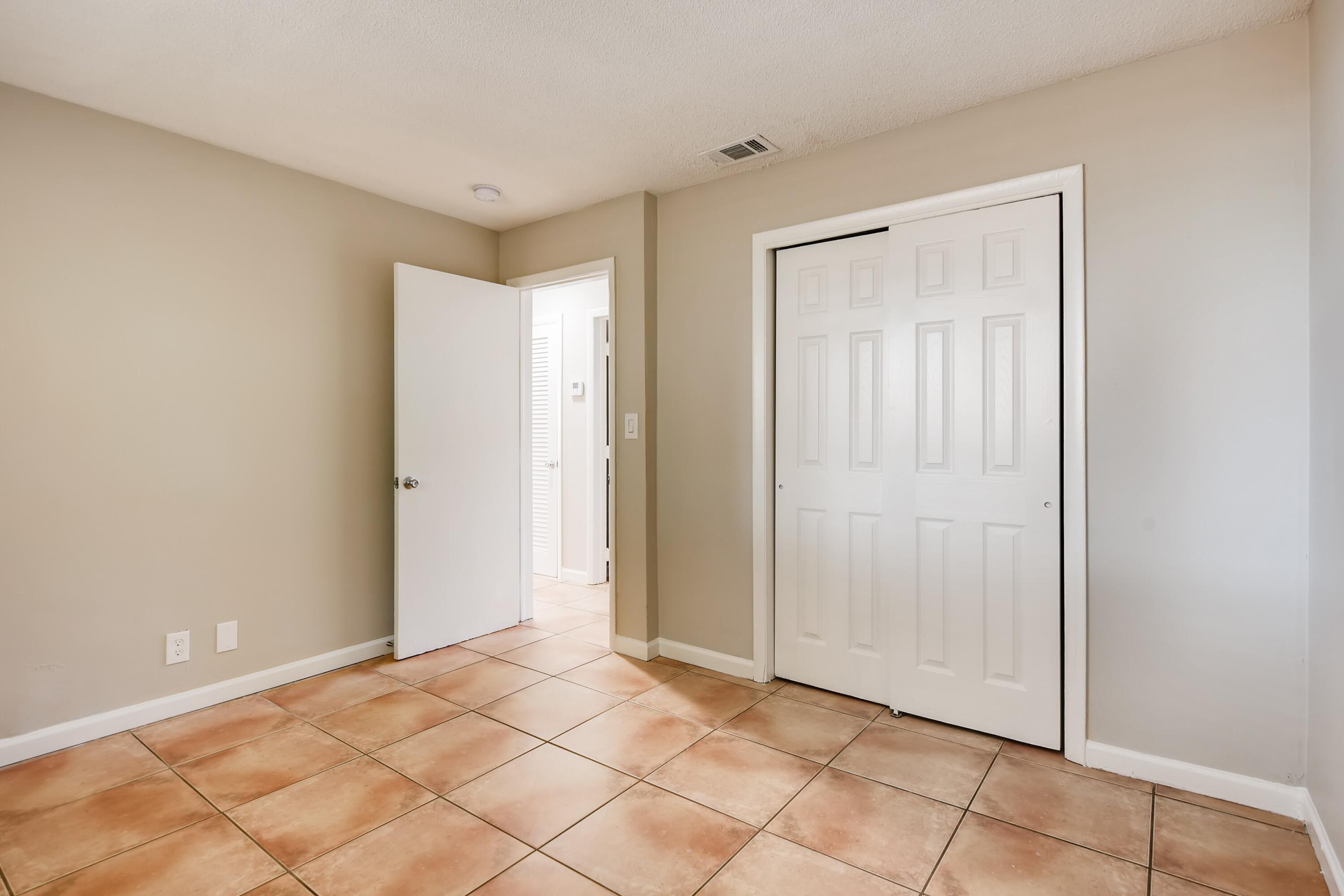 LAUDERDALE PARK 6-33 1/2 - Residential Income