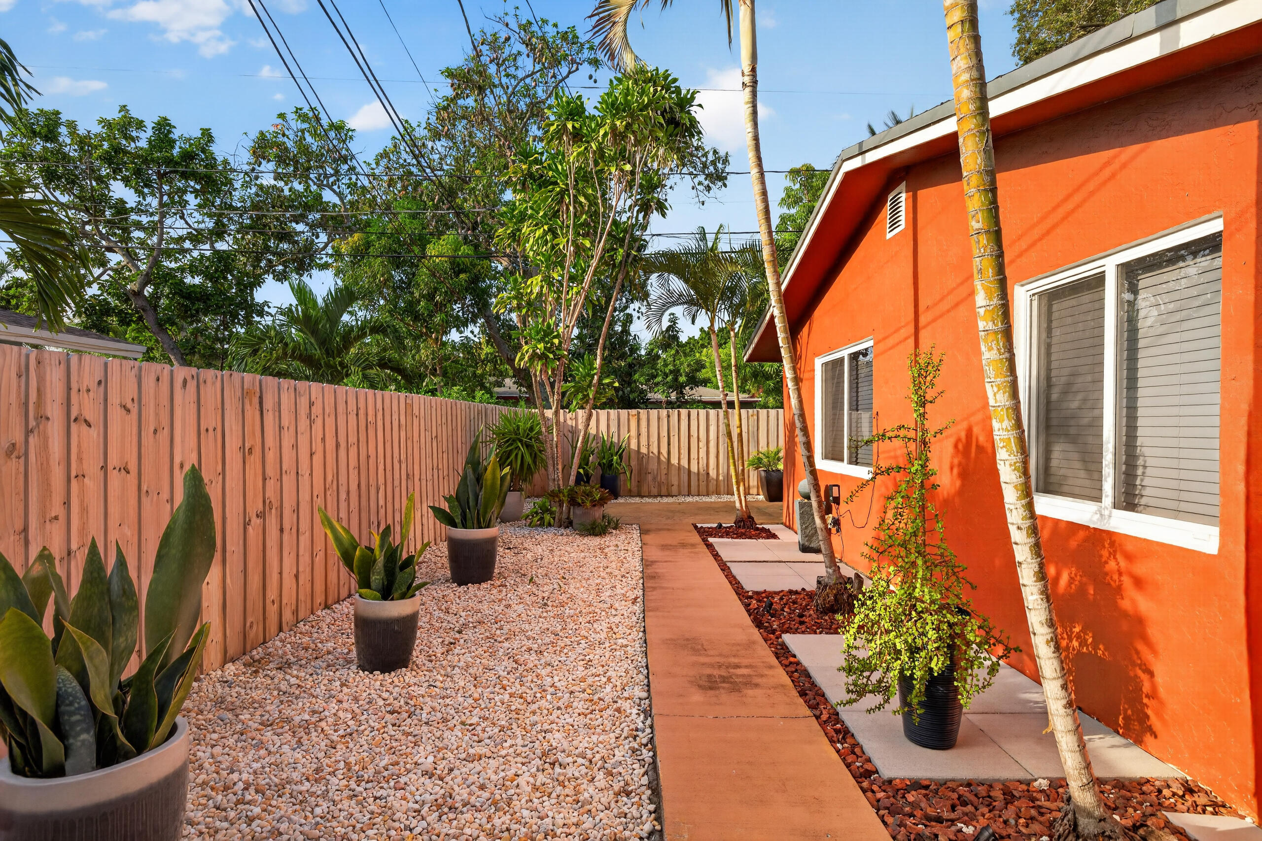 LAUDERDALE PARK 6-33 1/2 - Residential Income