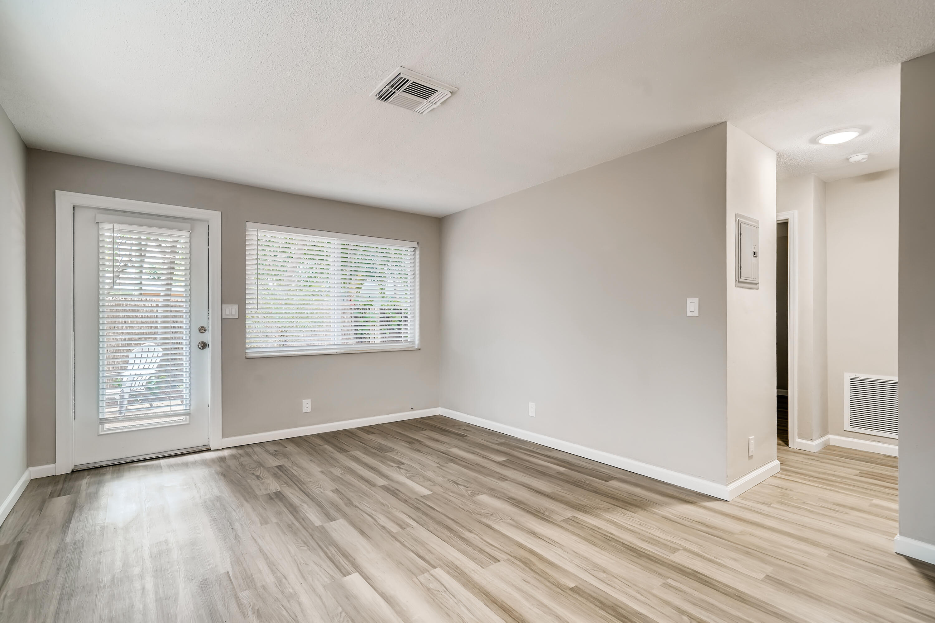 LAUDERDALE PARK 6-33 1/2 - Residential Income