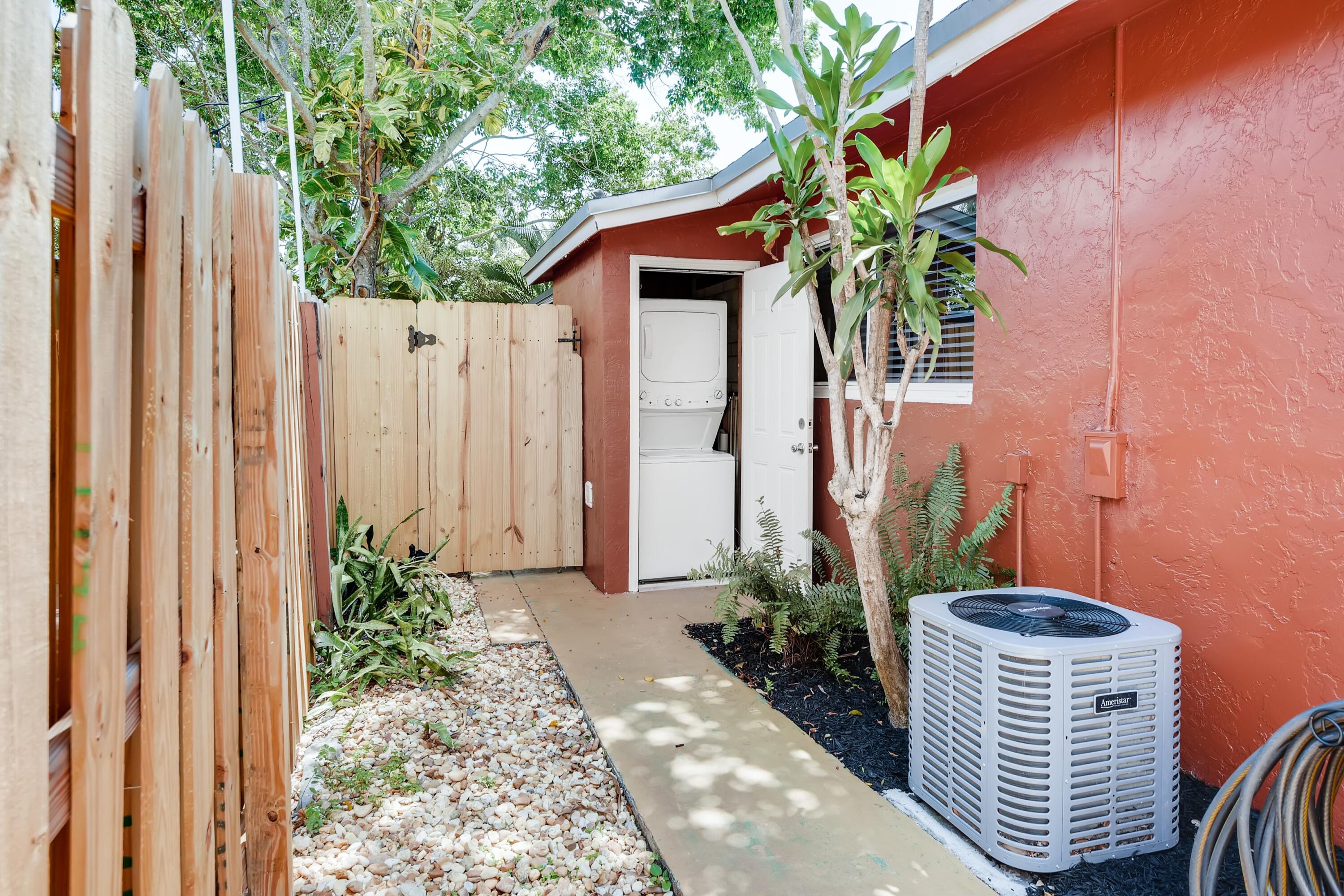 LAUDERDALE PARK 6-33 1/2 - Residential Income
