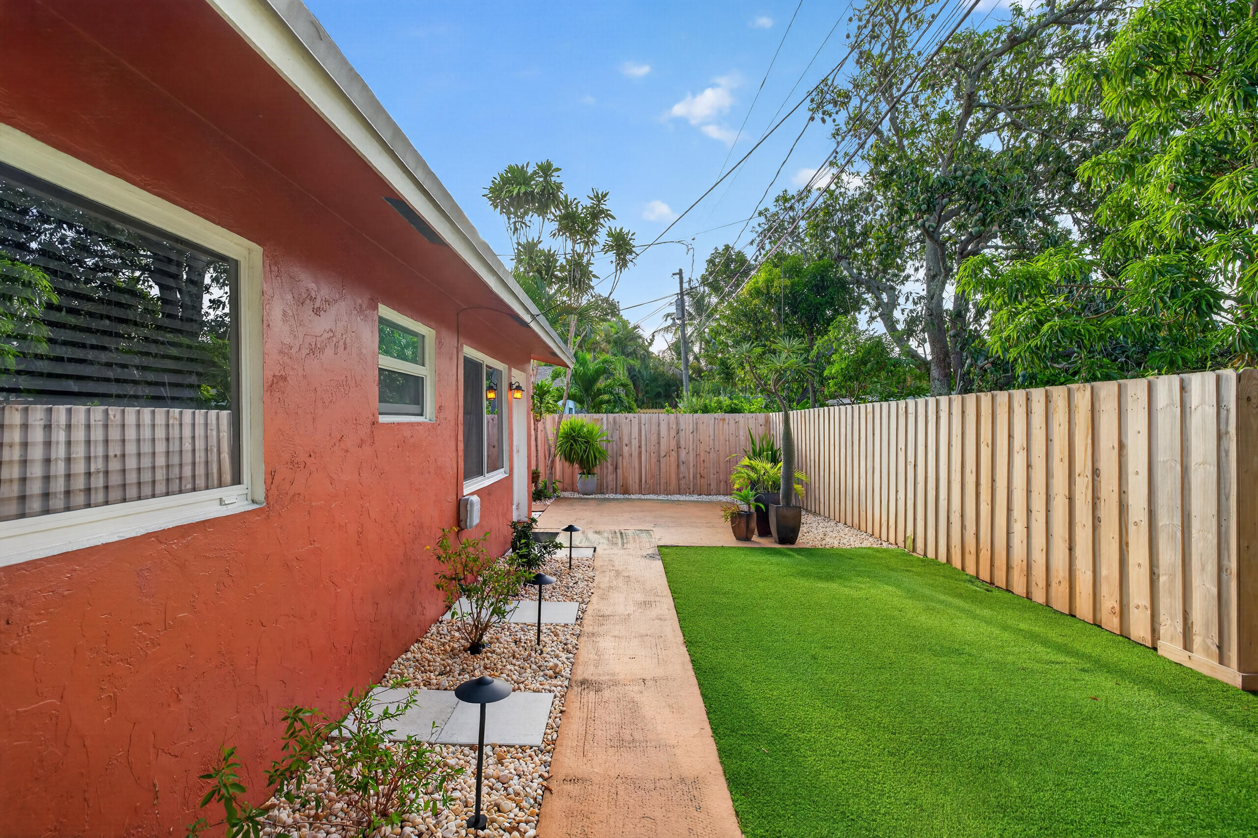 LAUDERDALE PARK 6-33 1/2 - Residential Income