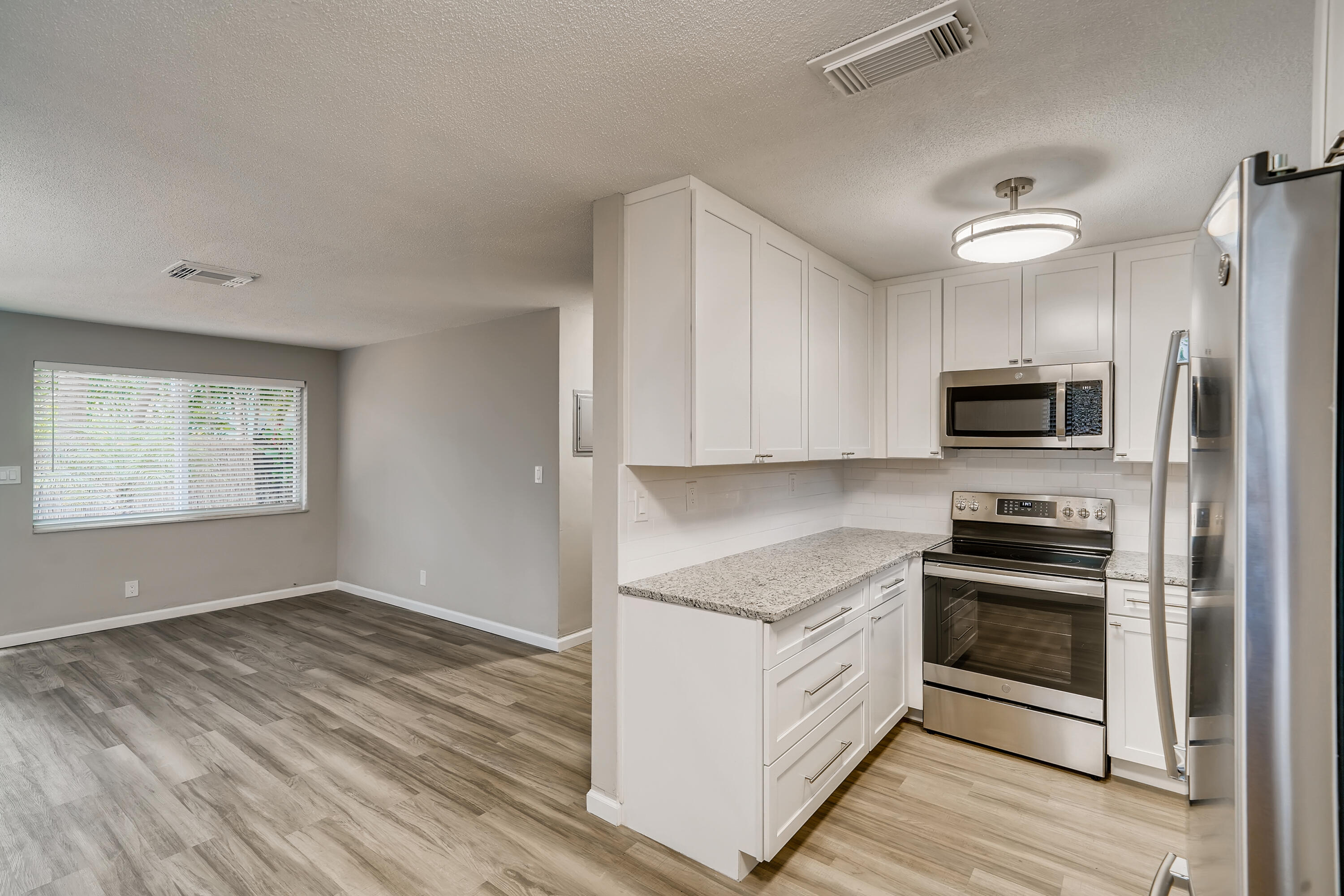 LAUDERDALE PARK 6-33 1/2 - Residential Income