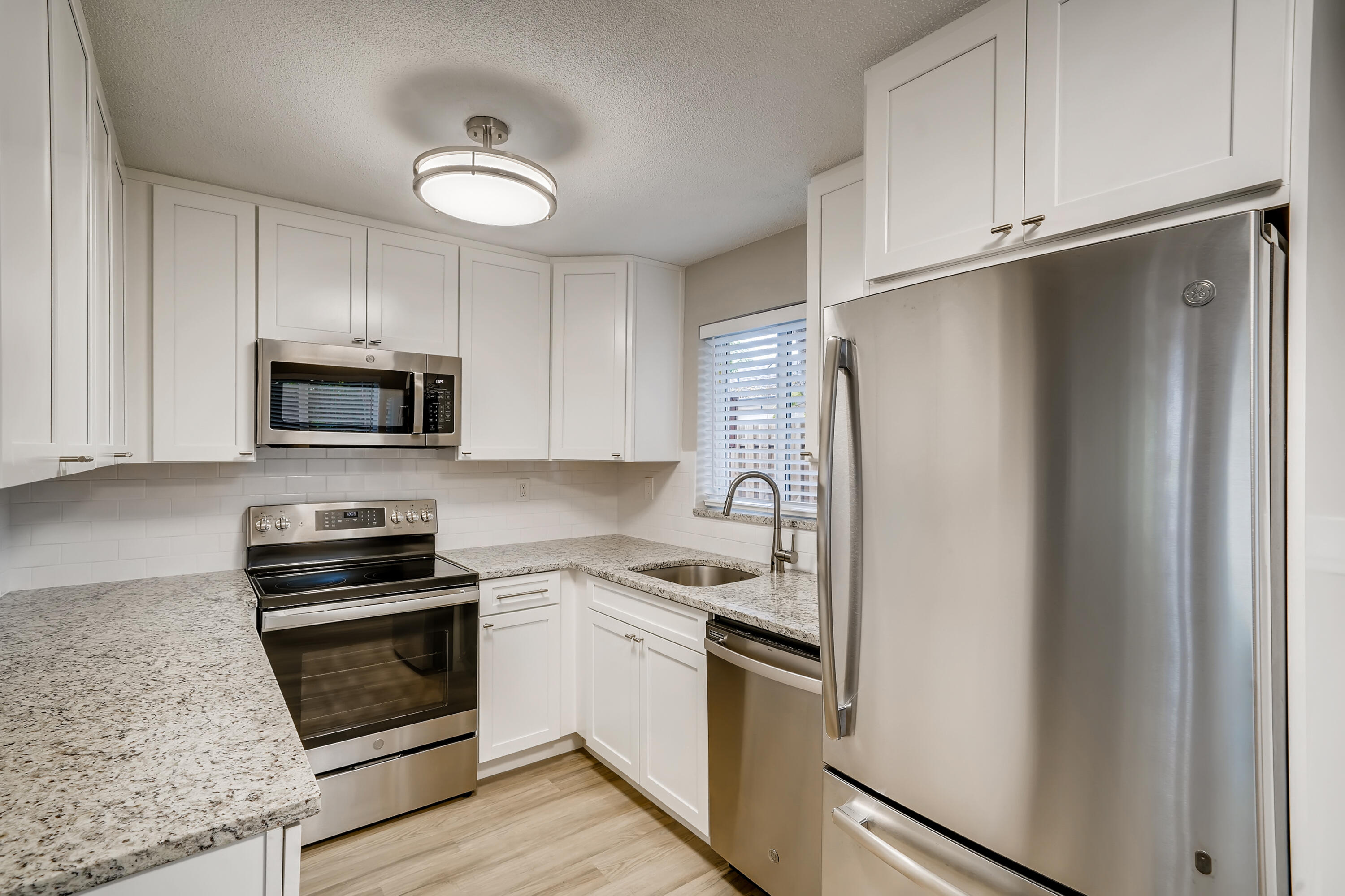 LAUDERDALE PARK 6-33 1/2 - Residential Income