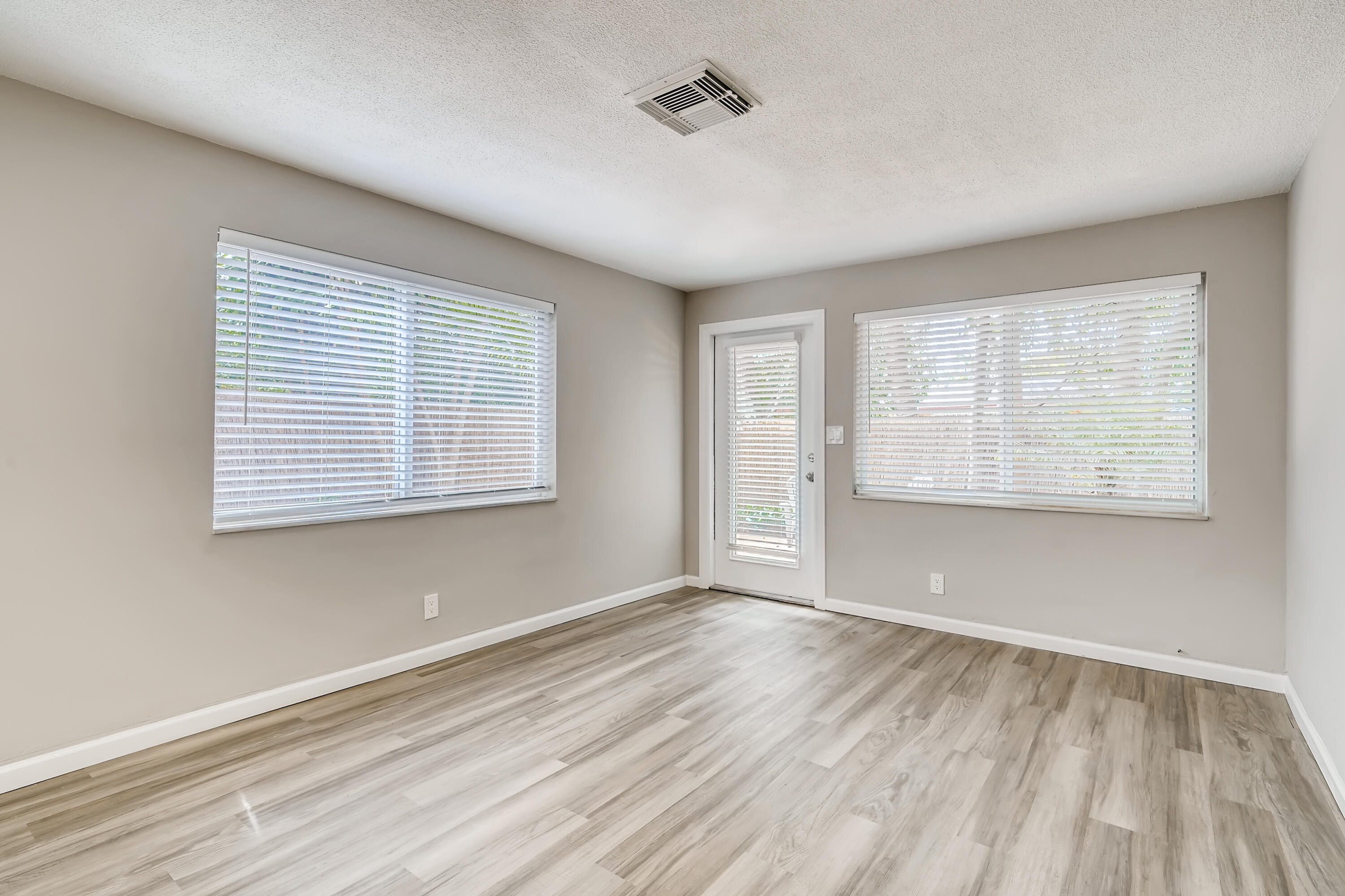 LAUDERDALE PARK 6-33 1/2 - Residential Income