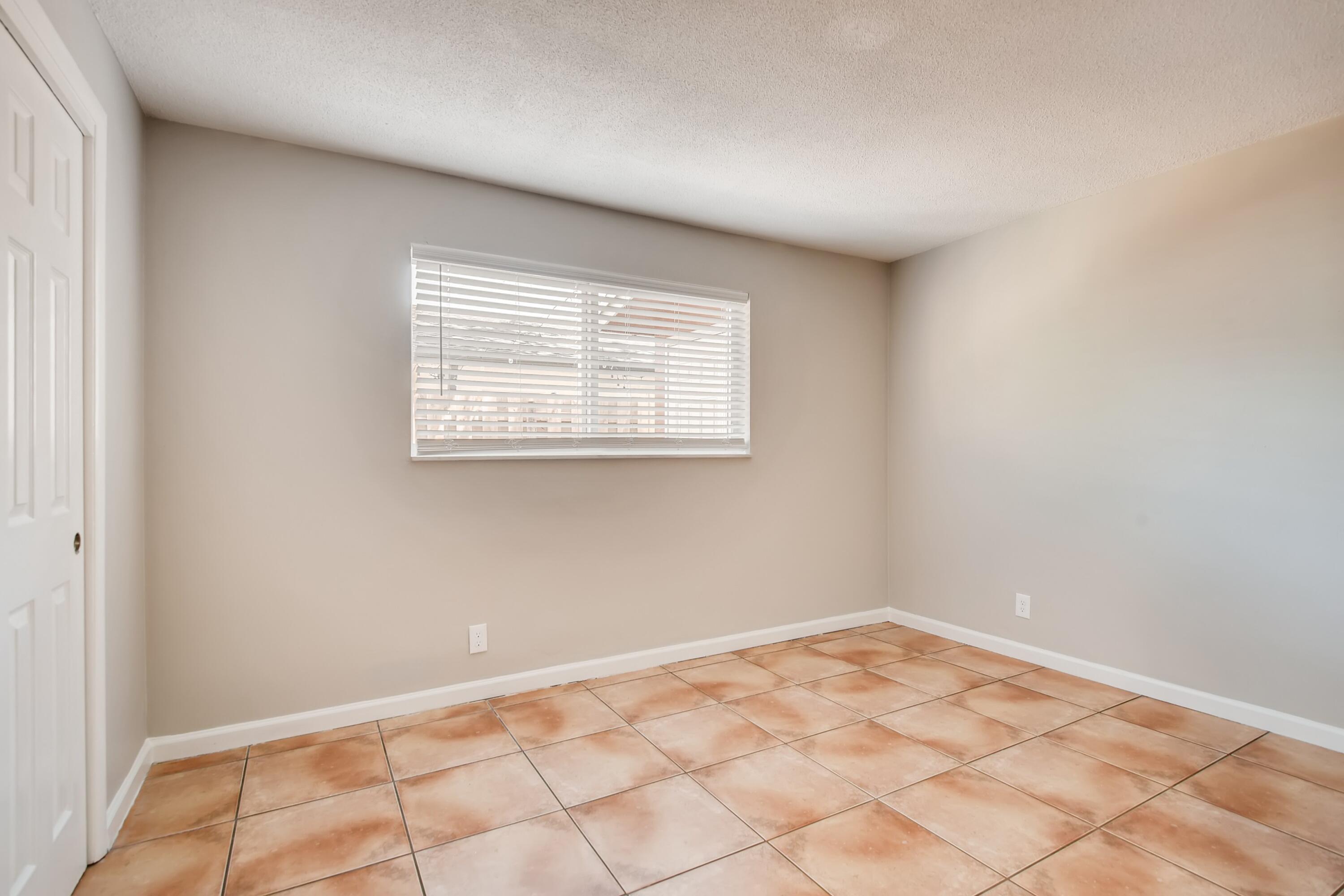 LAUDERDALE PARK 6-33 1/2 - Residential Income