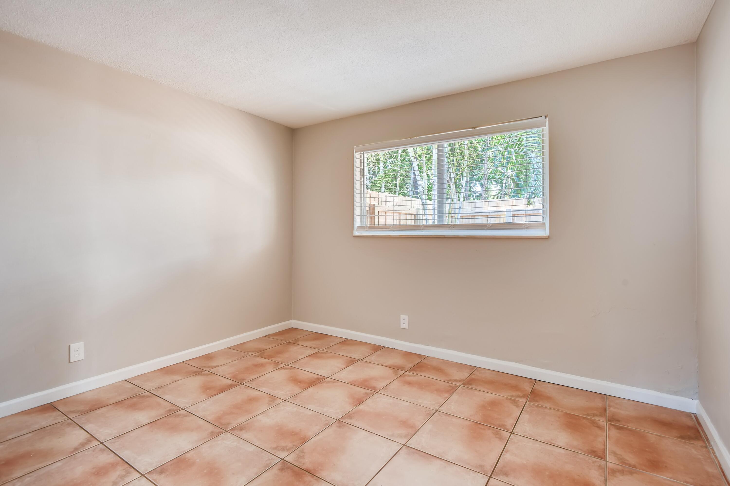 LAUDERDALE PARK 6-33 1/2 - Residential Income