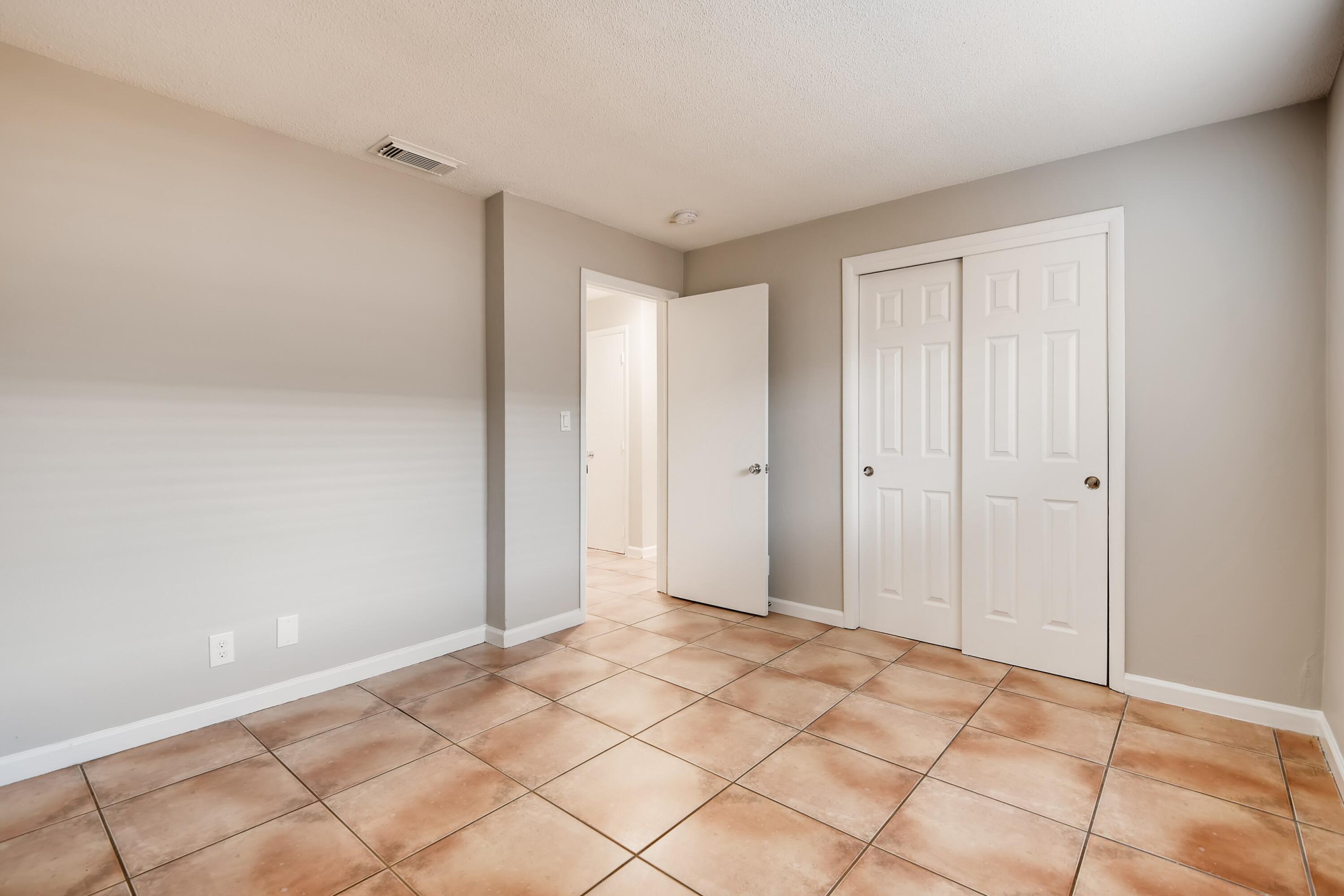 LAUDERDALE PARK 6-33 1/2 - Residential Income