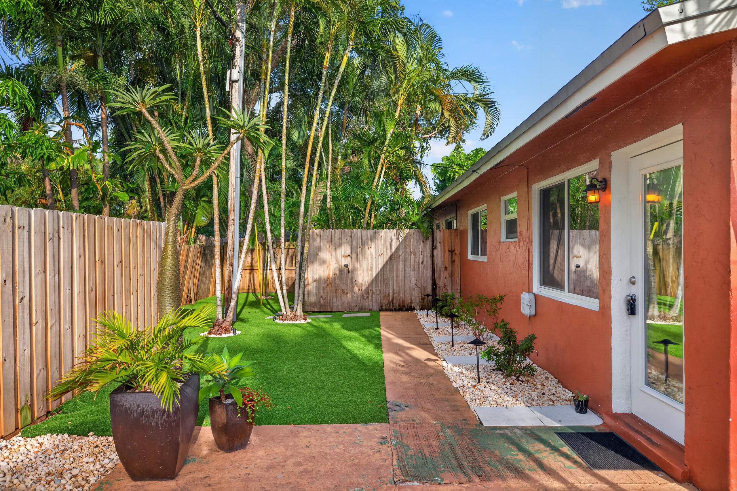 LAUDERDALE PARK 6-33 1/2 - Residential Income