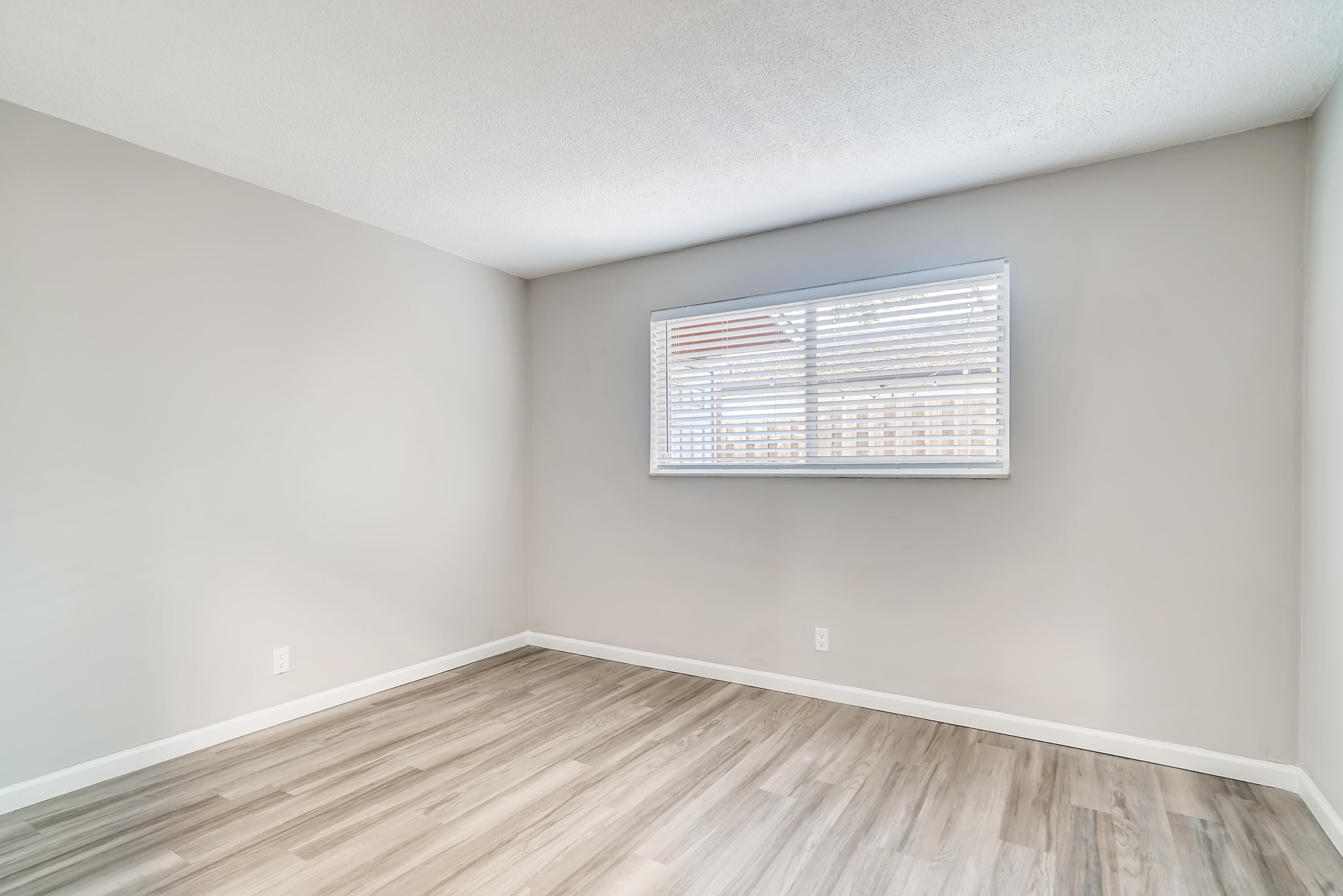 LAUDERDALE PARK 6-33 1/2 - Residential Income