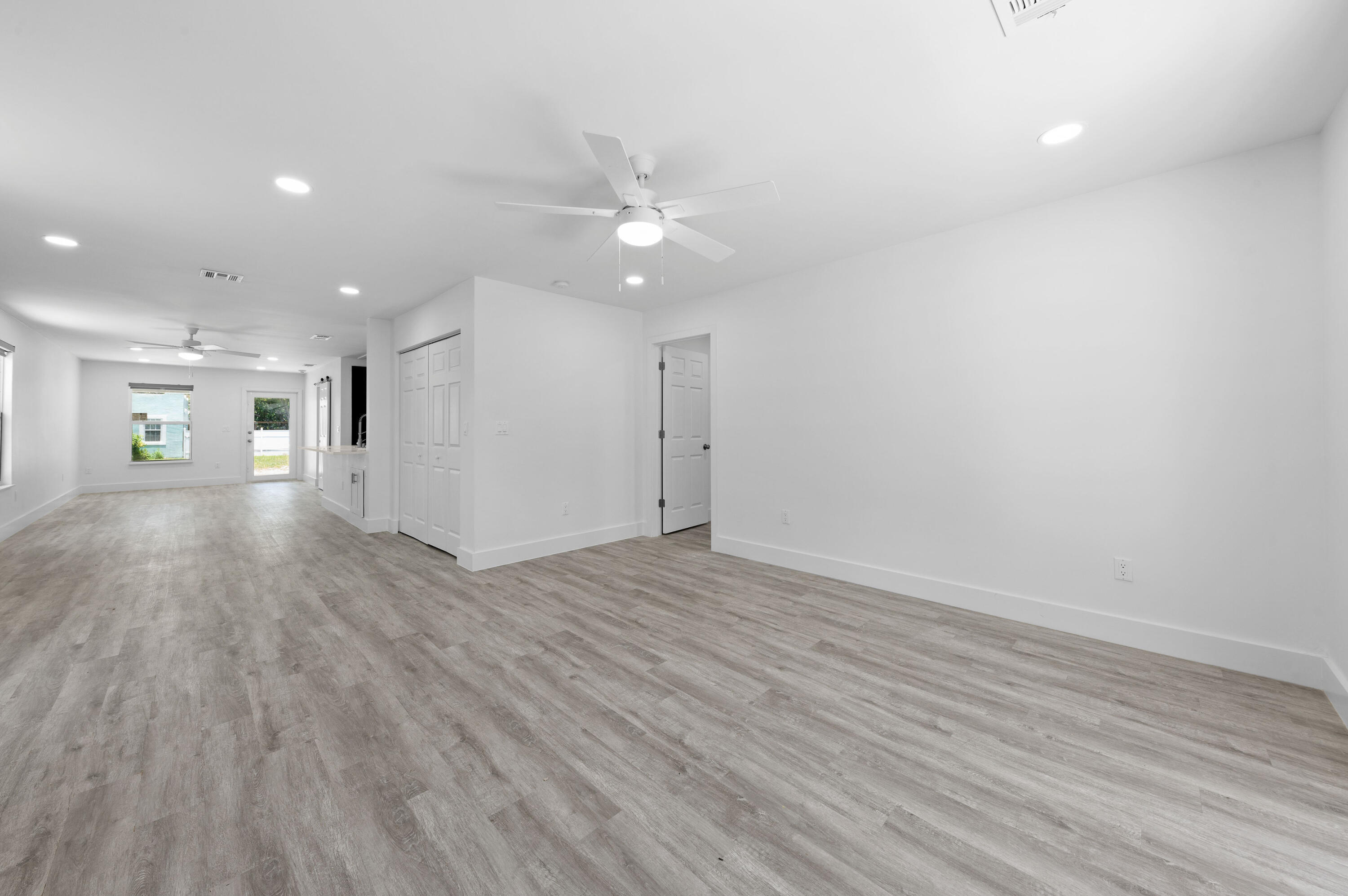 GARDENS THE IN - Residential Lease