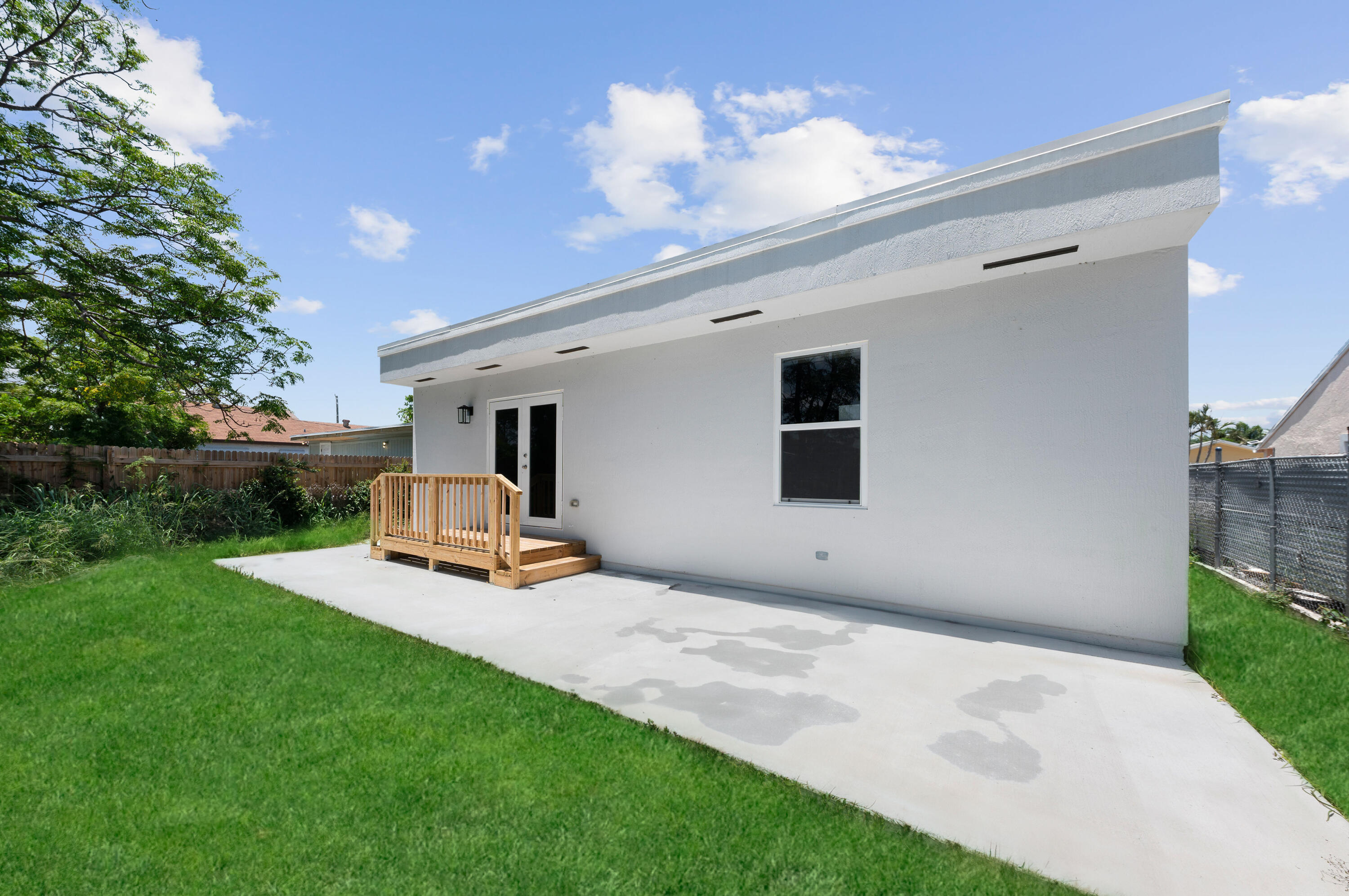 GARDENS THE IN - Residential Lease