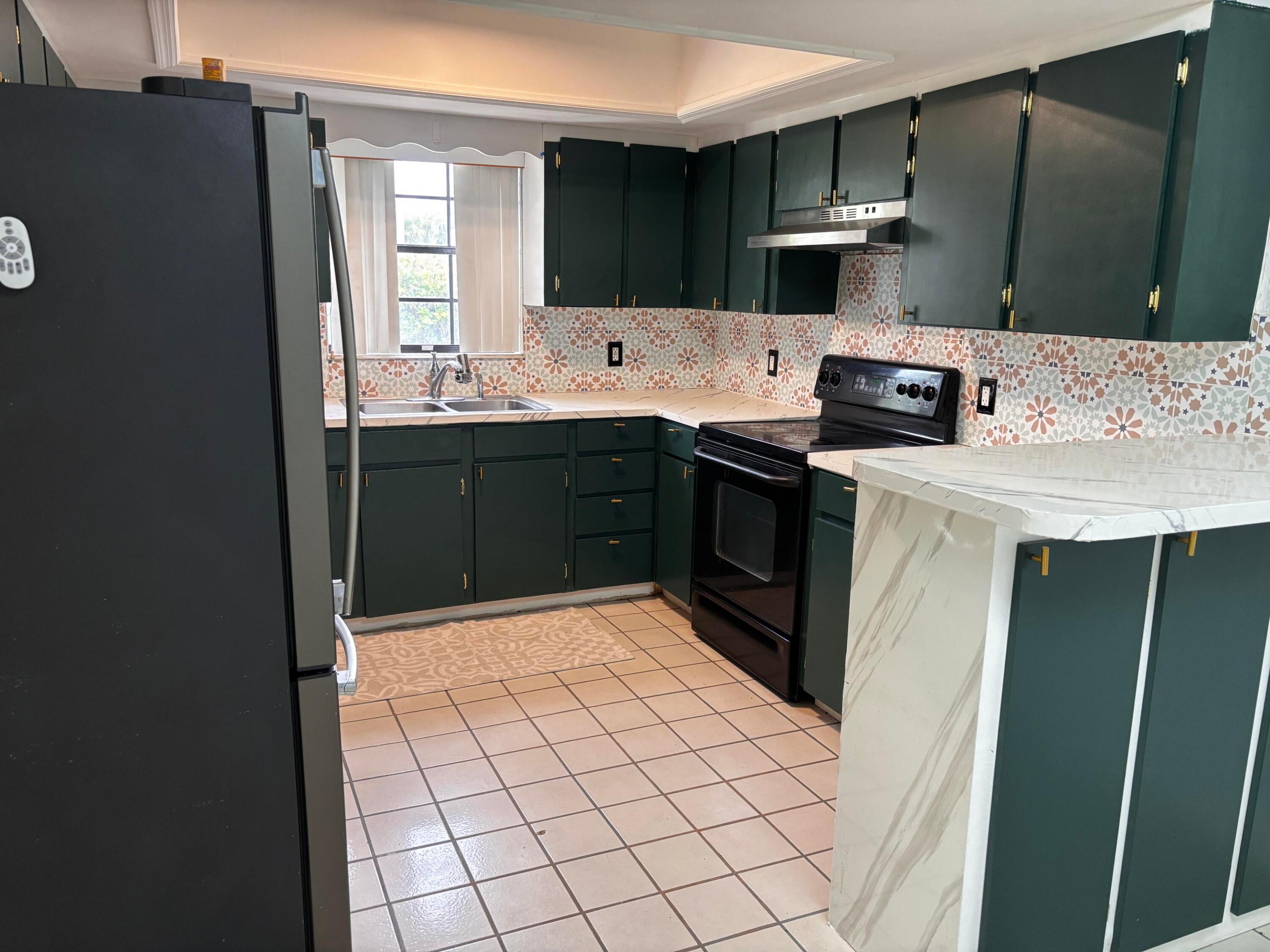 VALENCIA EST - Residential Lease