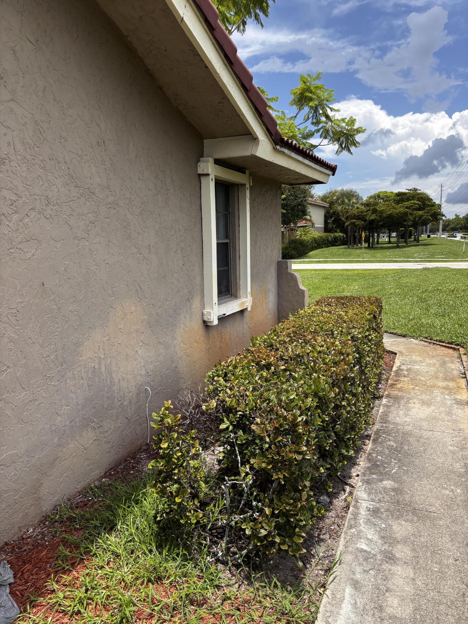 VALENCIA EST - Residential Lease
