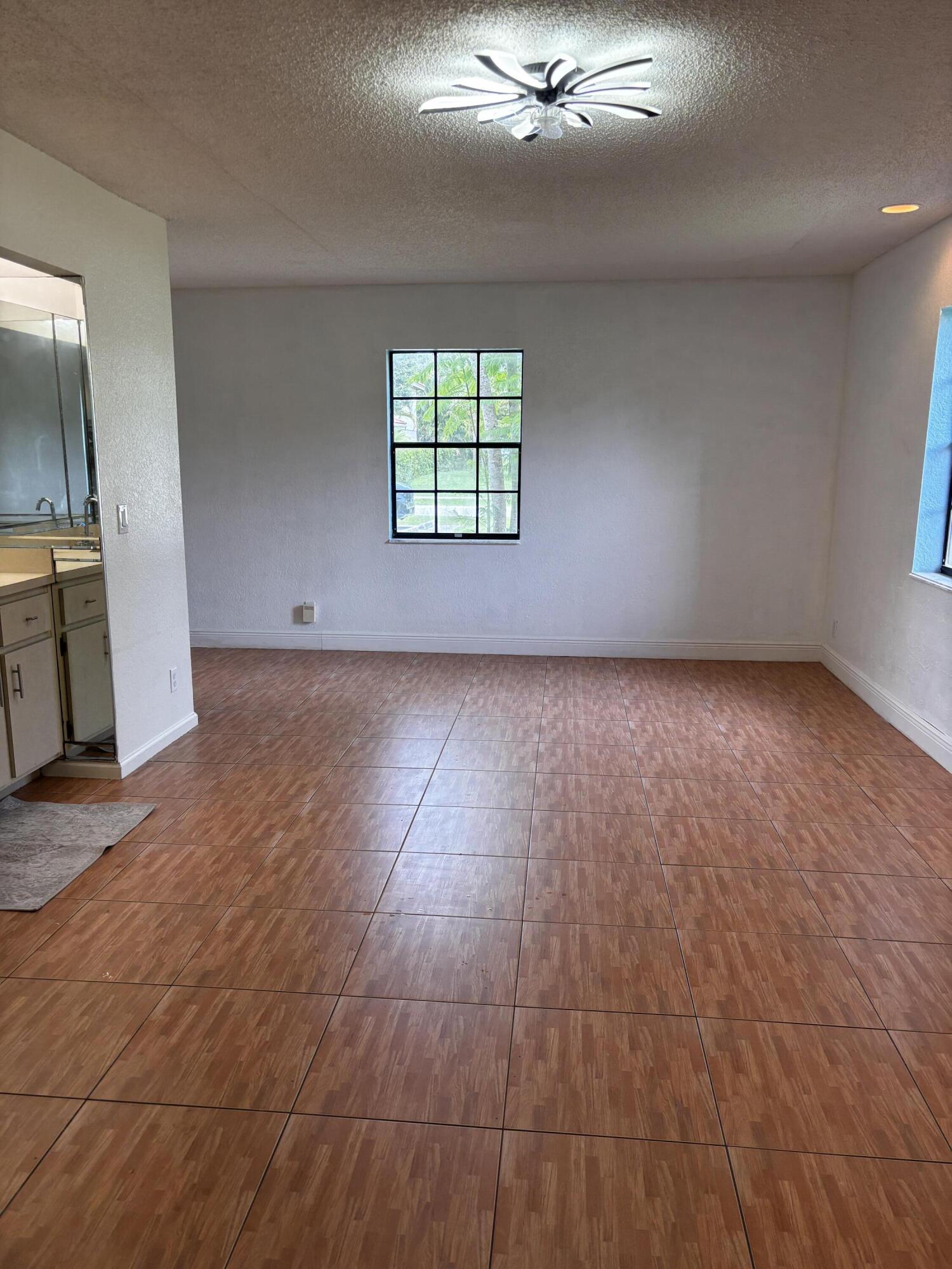 VALENCIA EST - Residential Lease