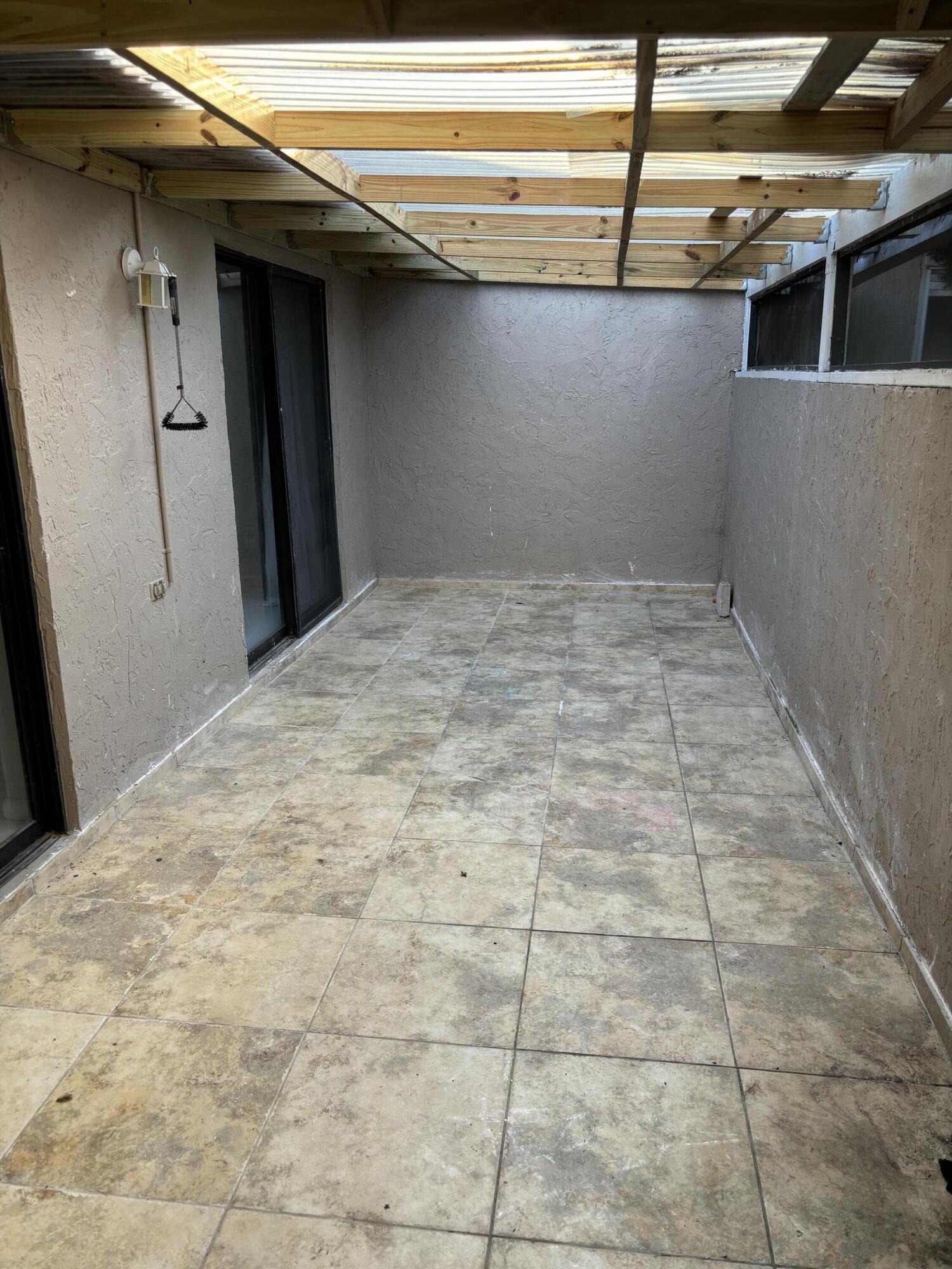 VALENCIA EST - Residential Lease