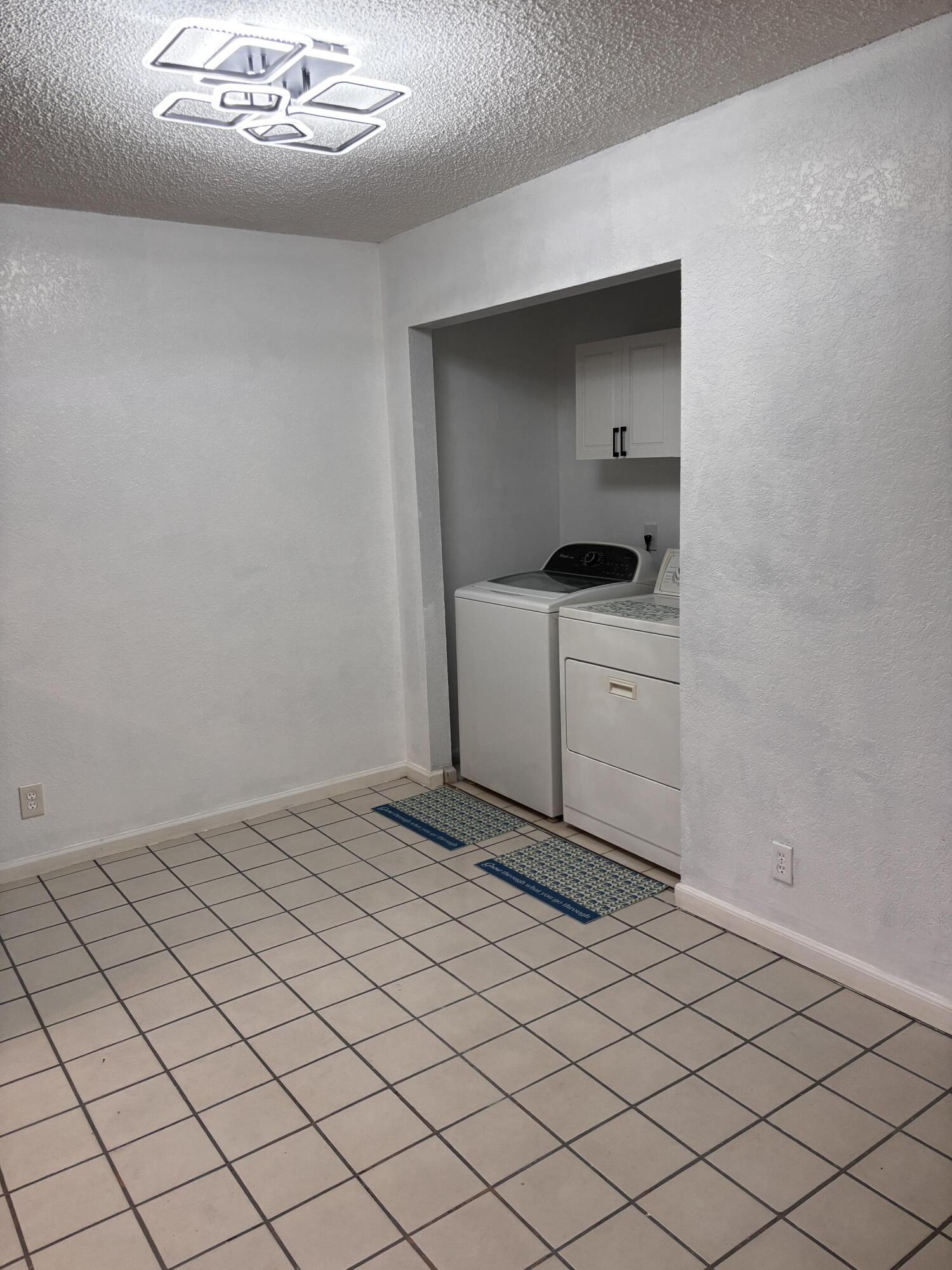VALENCIA EST - Residential Lease
