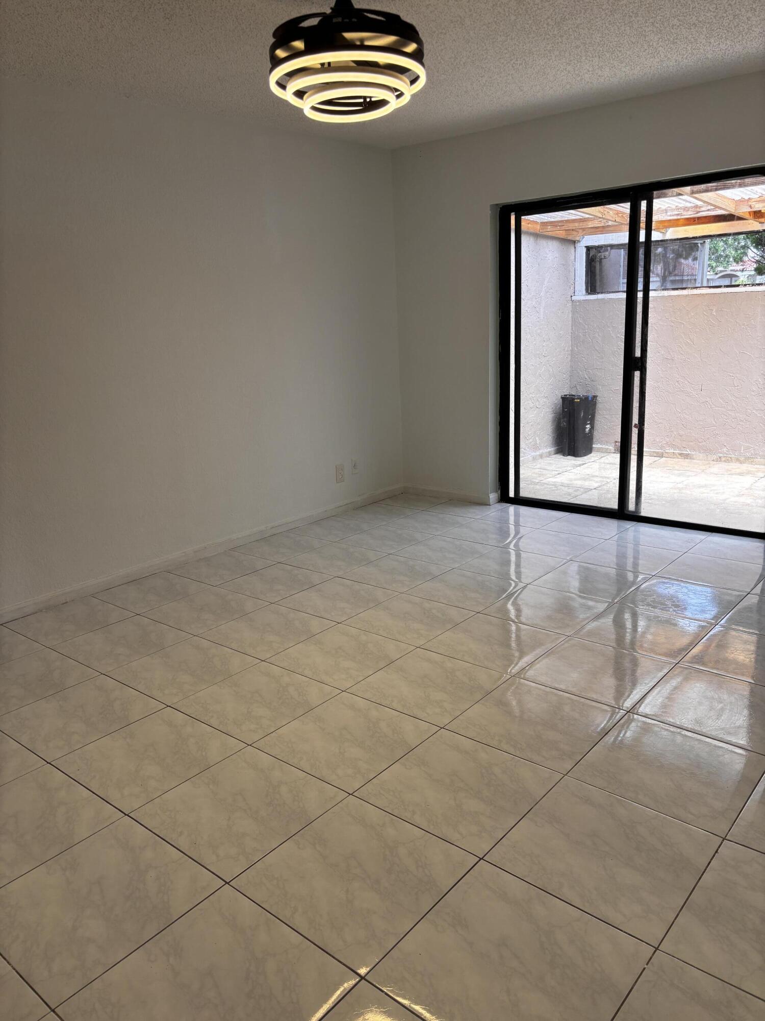 VALENCIA EST - Residential Lease