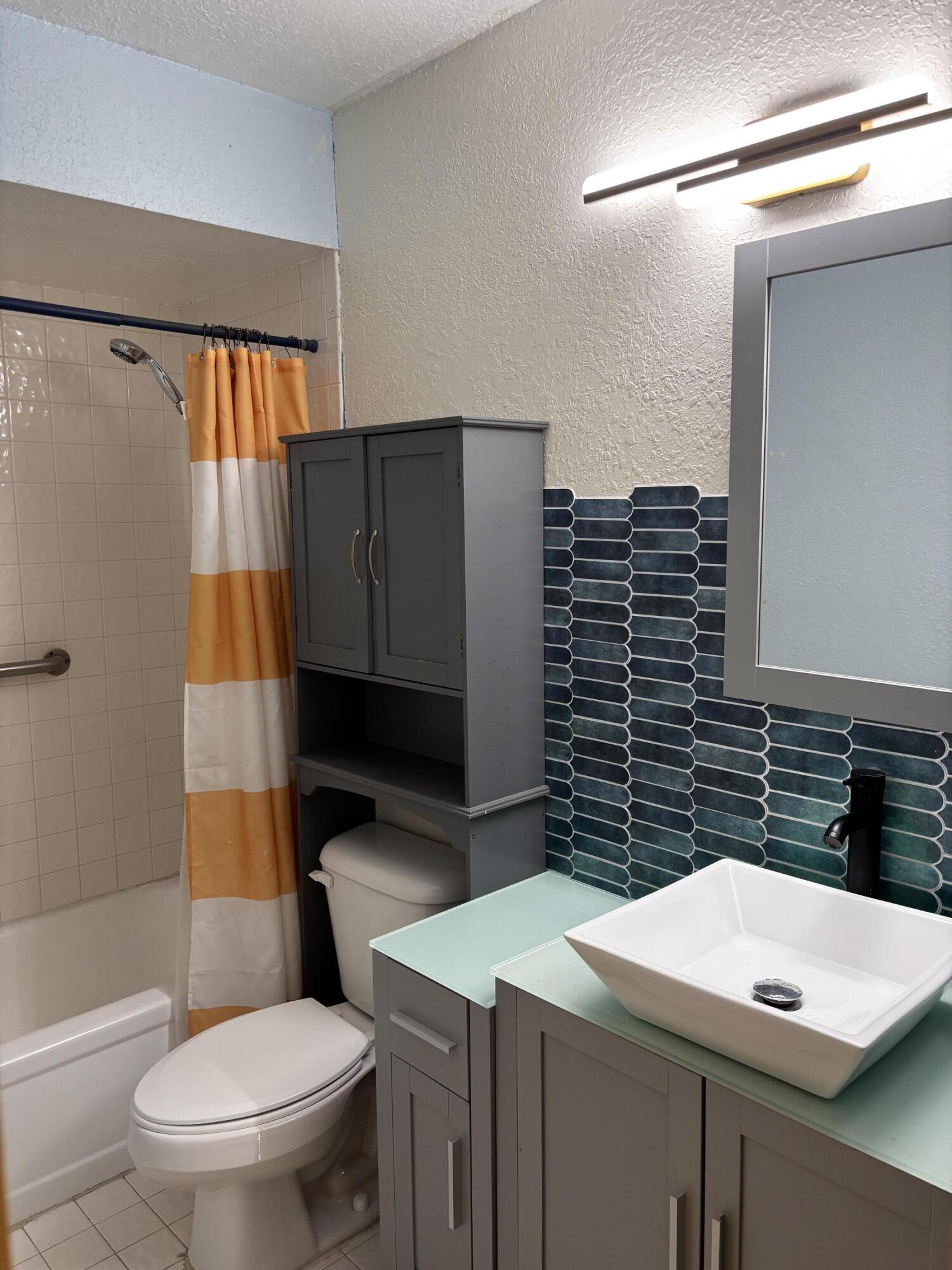 VALENCIA EST - Residential Lease
