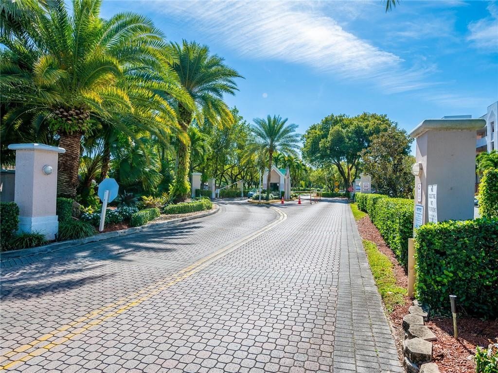 SUNRISE LAKES - Residential