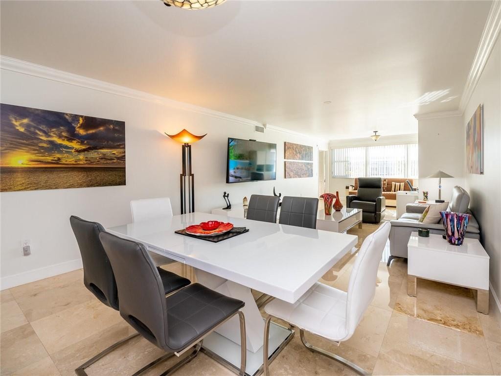 SUNRISE LAKES - Residential