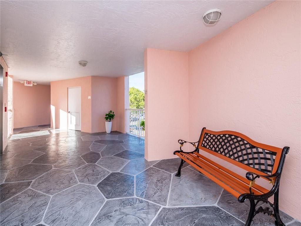 SUNRISE LAKES - Residential