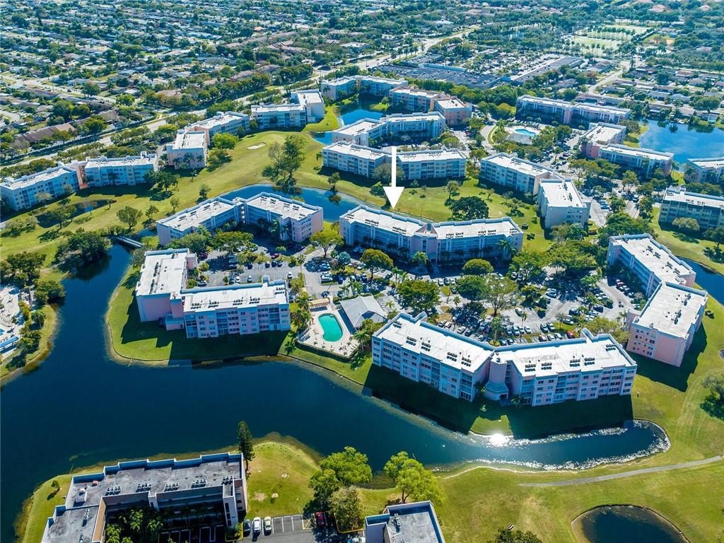 SUNRISE LAKES - Residential