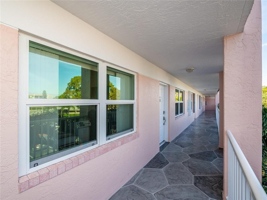 SUNRISE LAKES - Residential