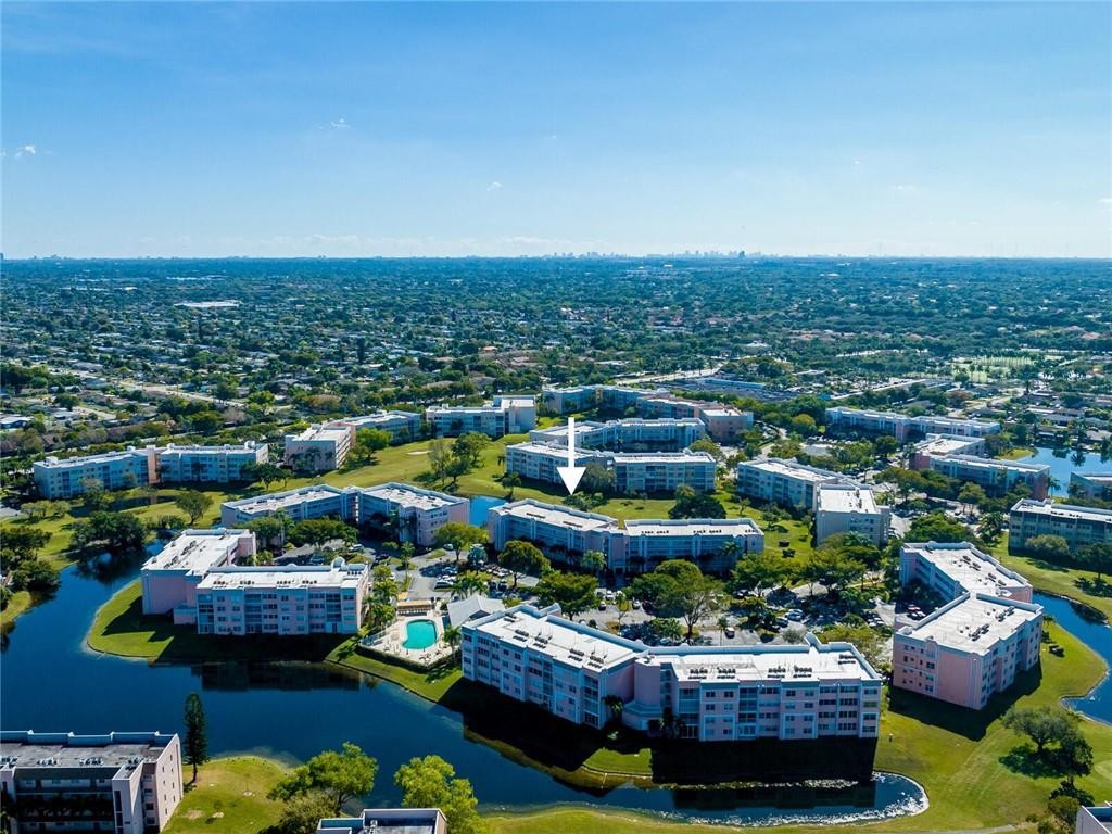 SUNRISE LAKES - Residential