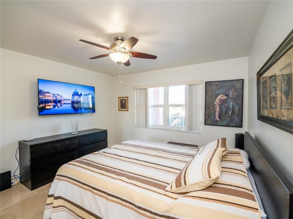 SUNRISE LAKES - Residential