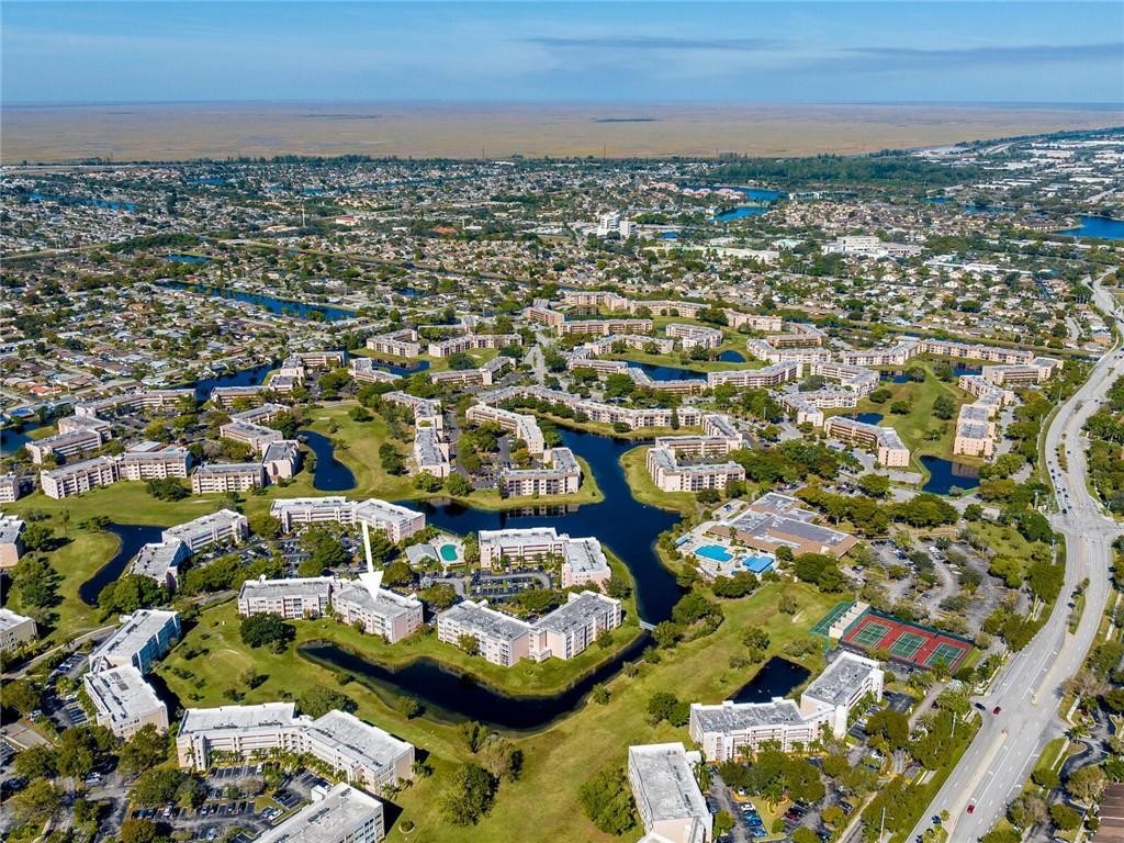 SUNRISE LAKES - Residential