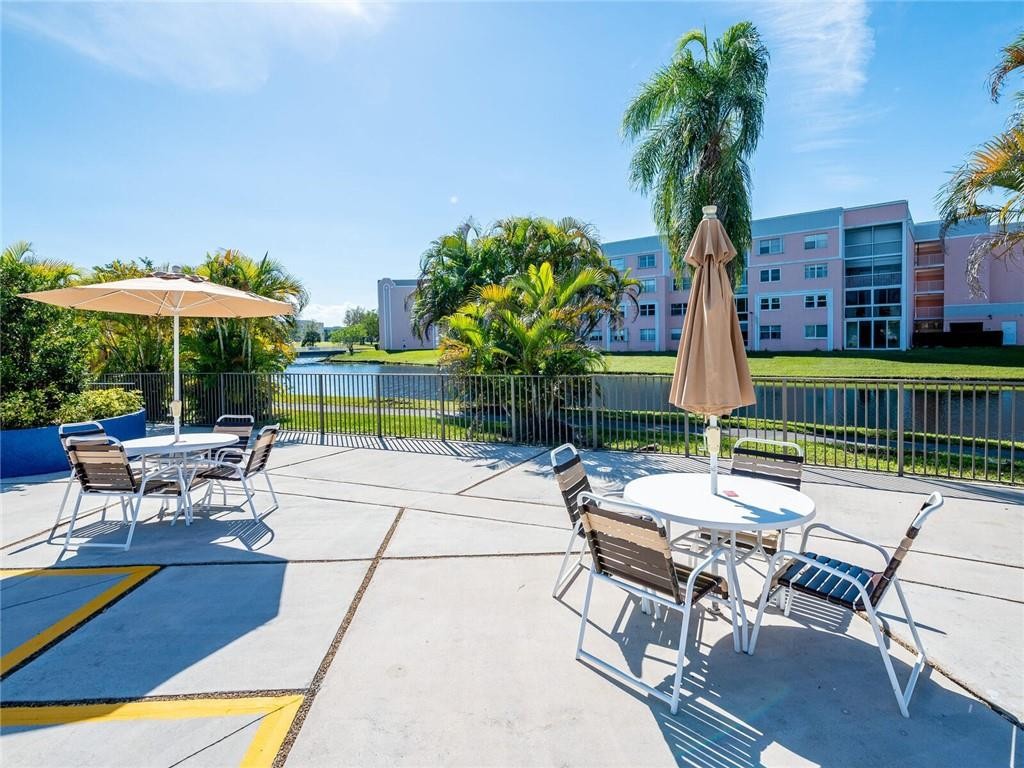 SUNRISE LAKES - Residential