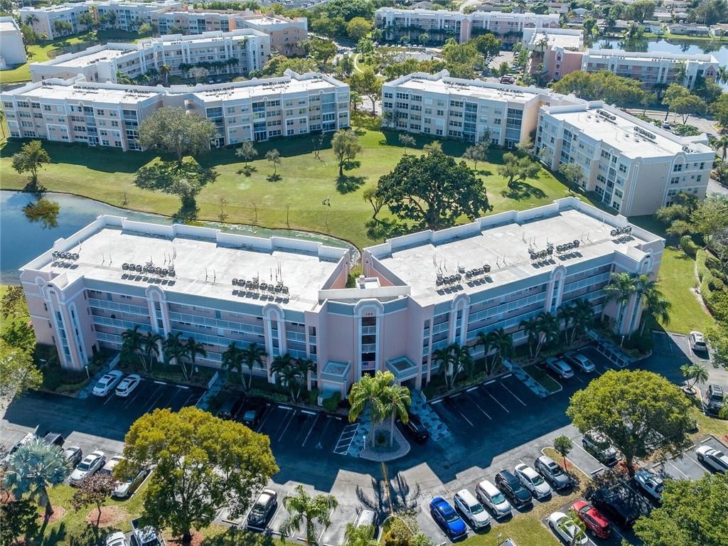 SUNRISE LAKES - Residential