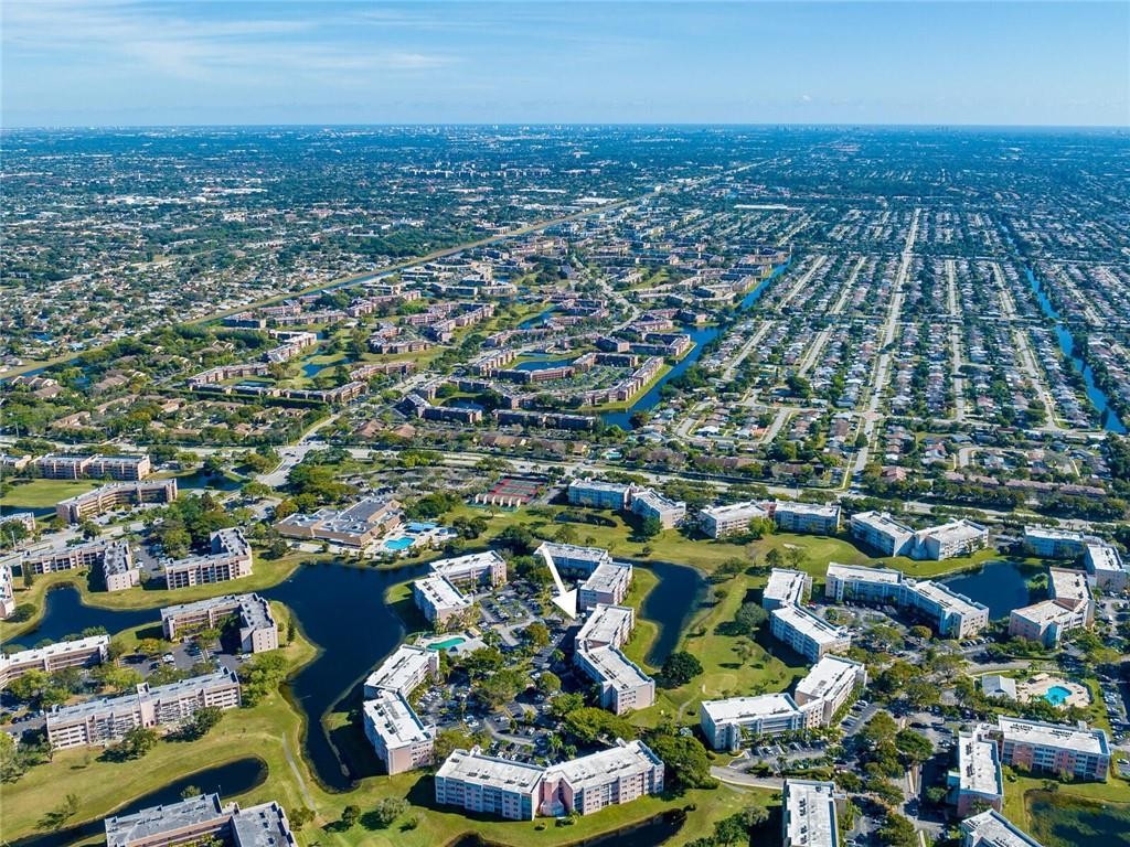 SUNRISE LAKES - Residential